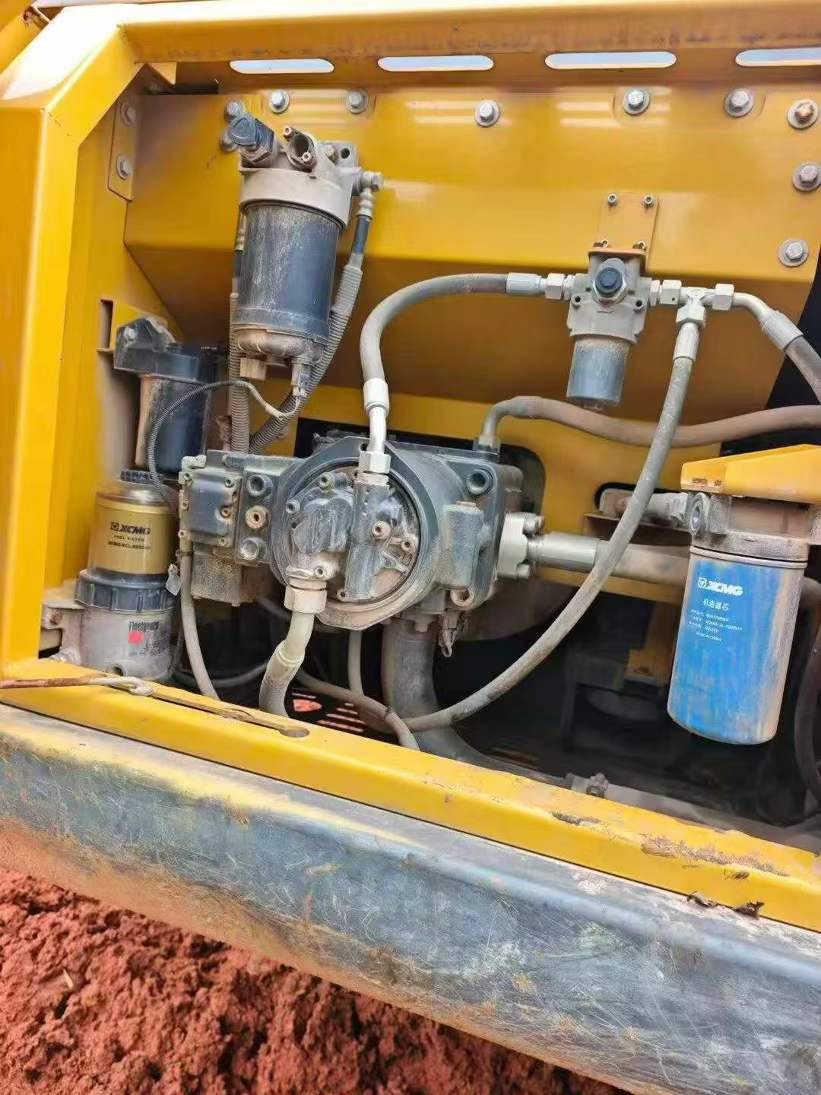 Used XCMG XE215 Excavator 2021 Model / 3