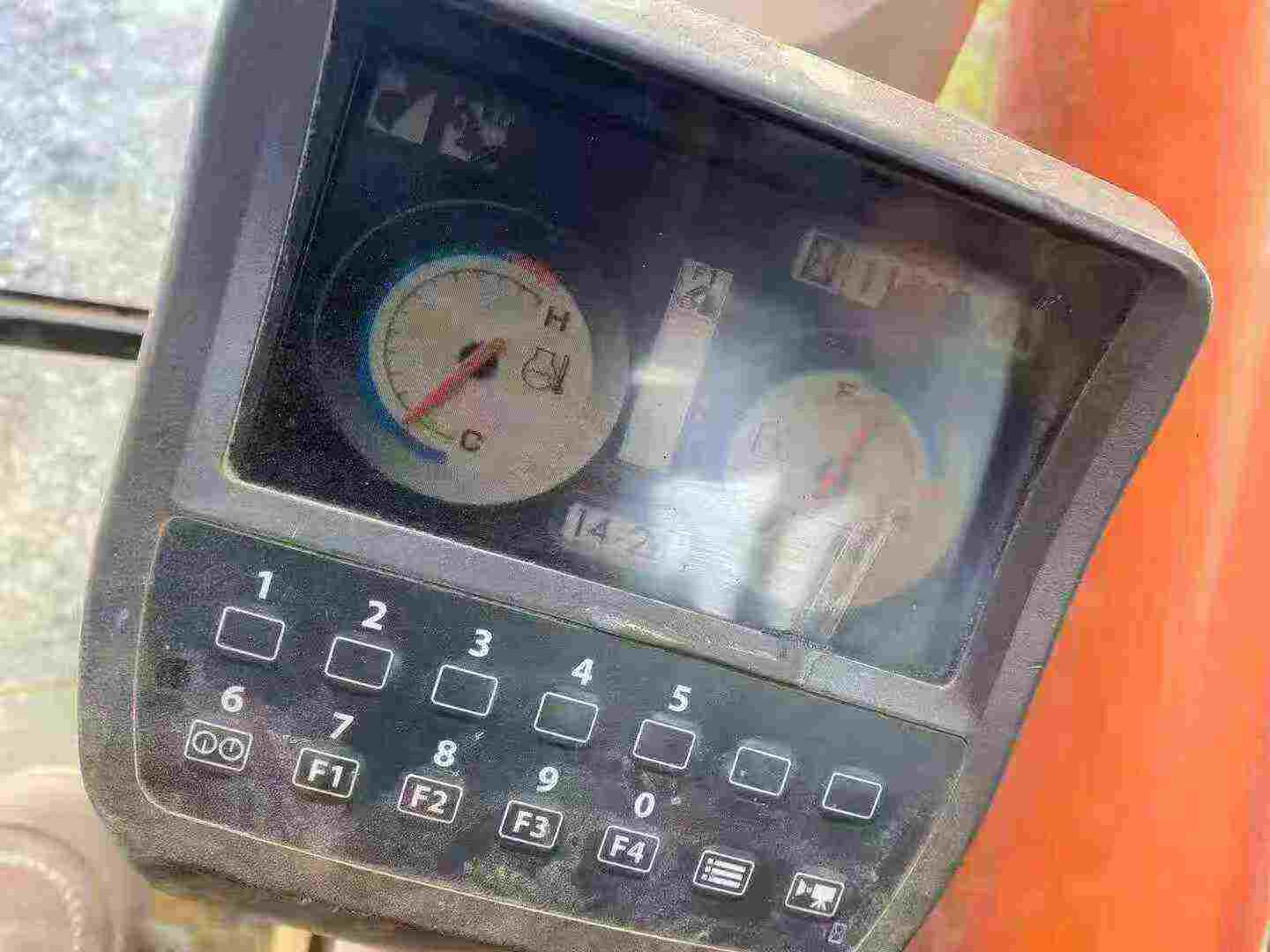 Used Hitachi EX200-3 Excavator 2013 Model / 8