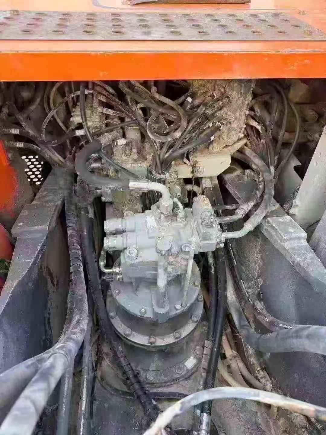 Used Hitachi EX200-3 Excavator 2011 Model / 7