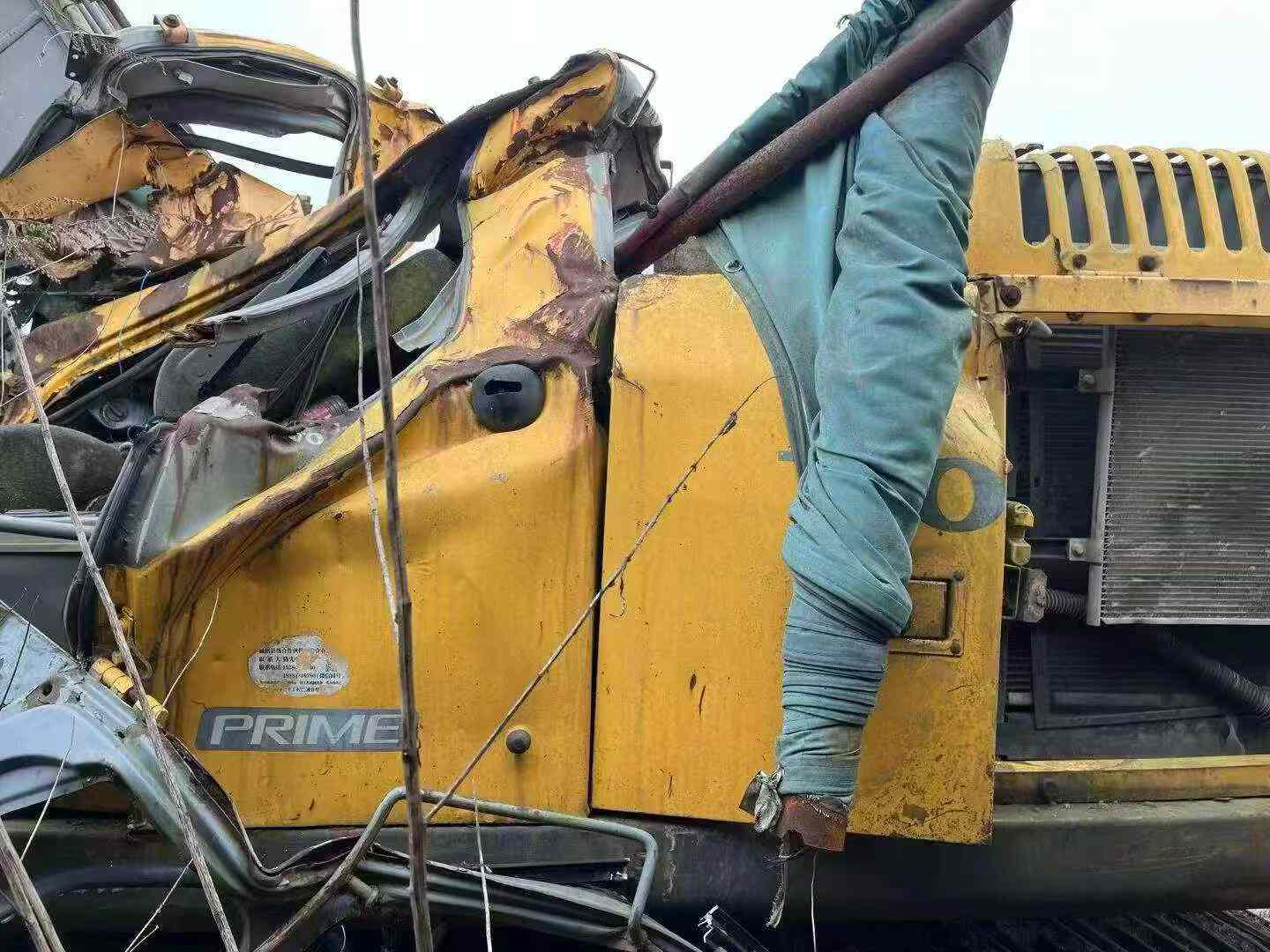 Used Volvo EC210B Excavator 2012 Model / 4