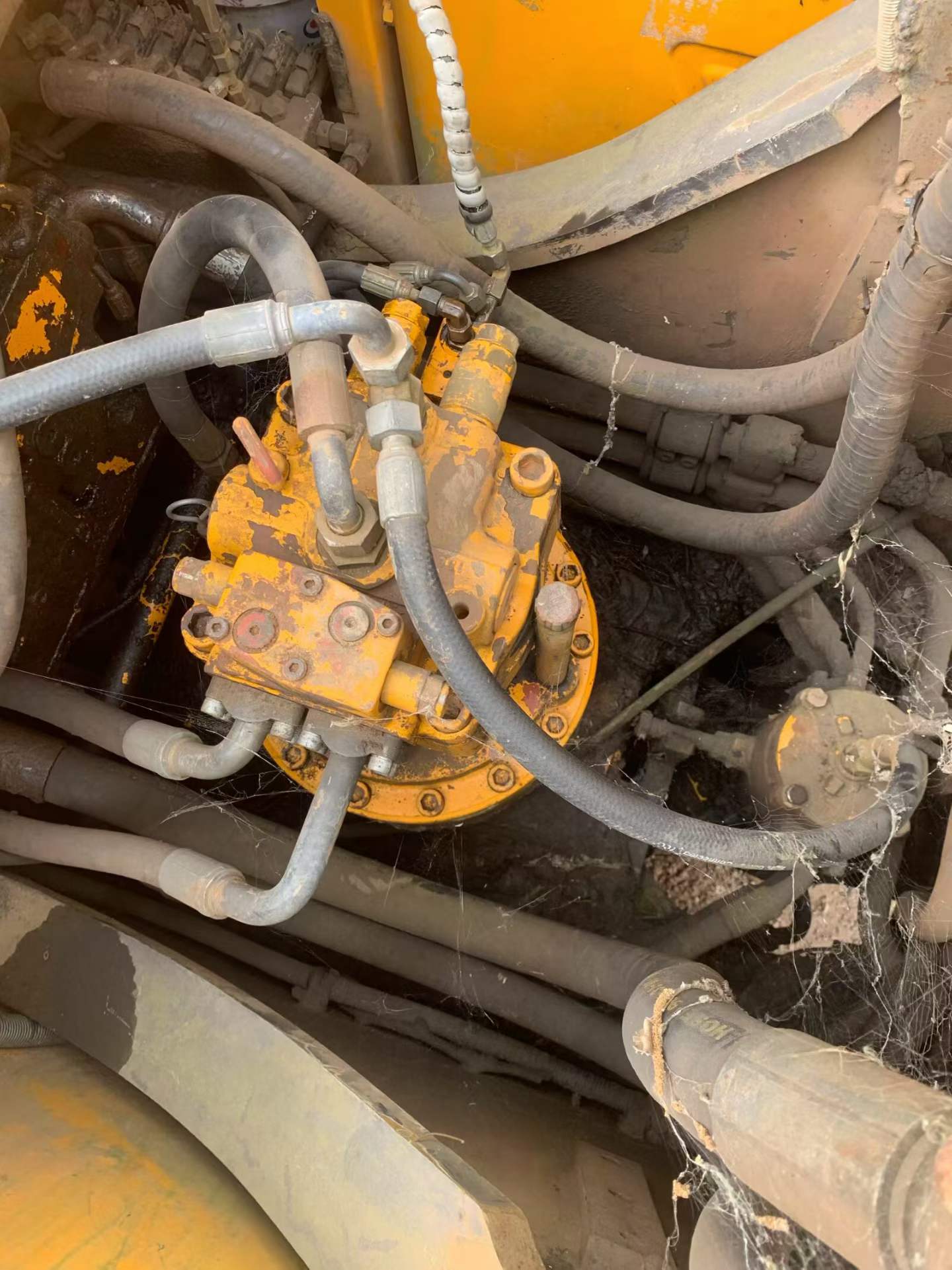 Used Sany SY215C Excavator 2011 Model / 4