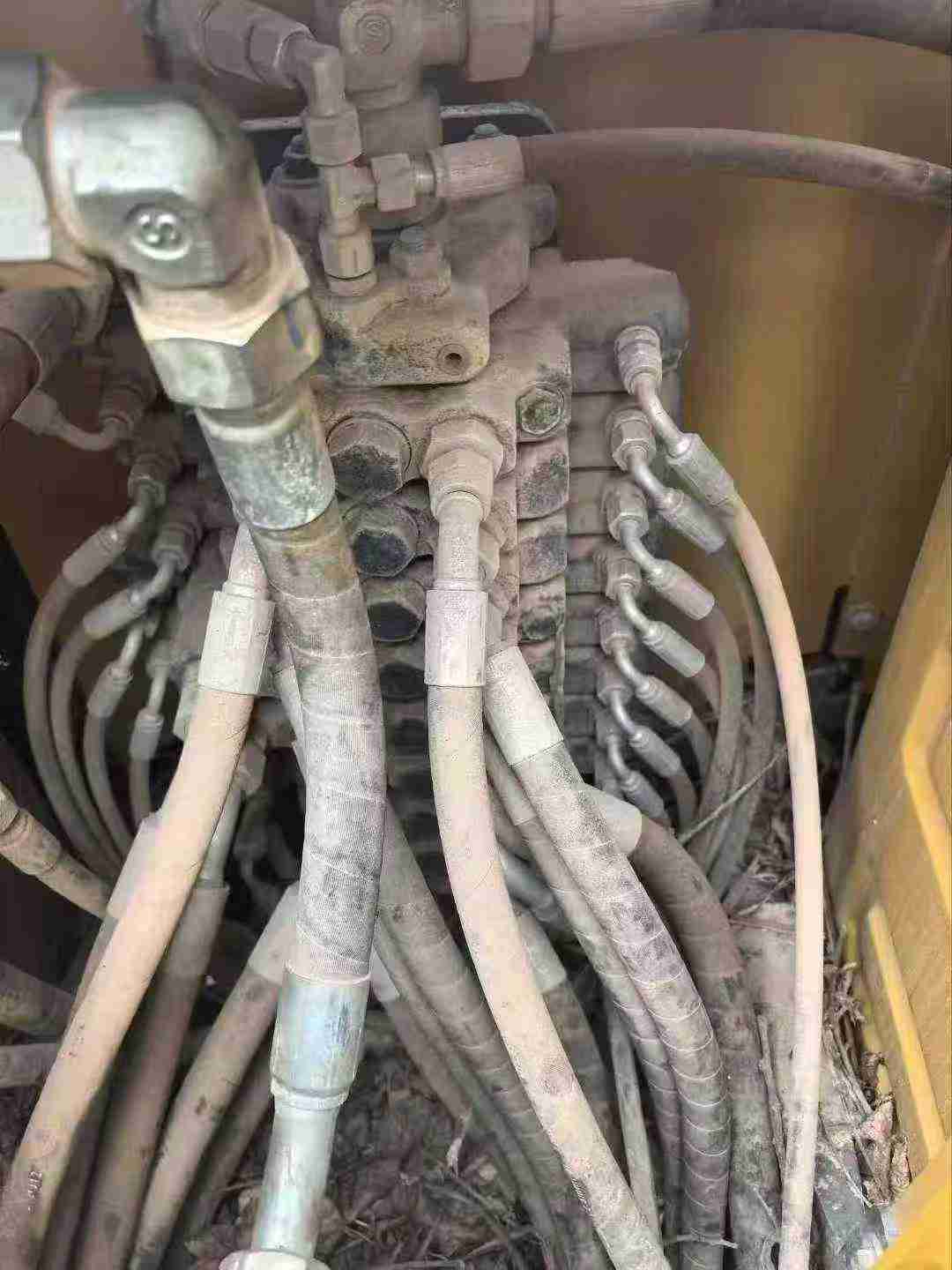 Used XCMG XE75C Excavator 2022 Model / 3