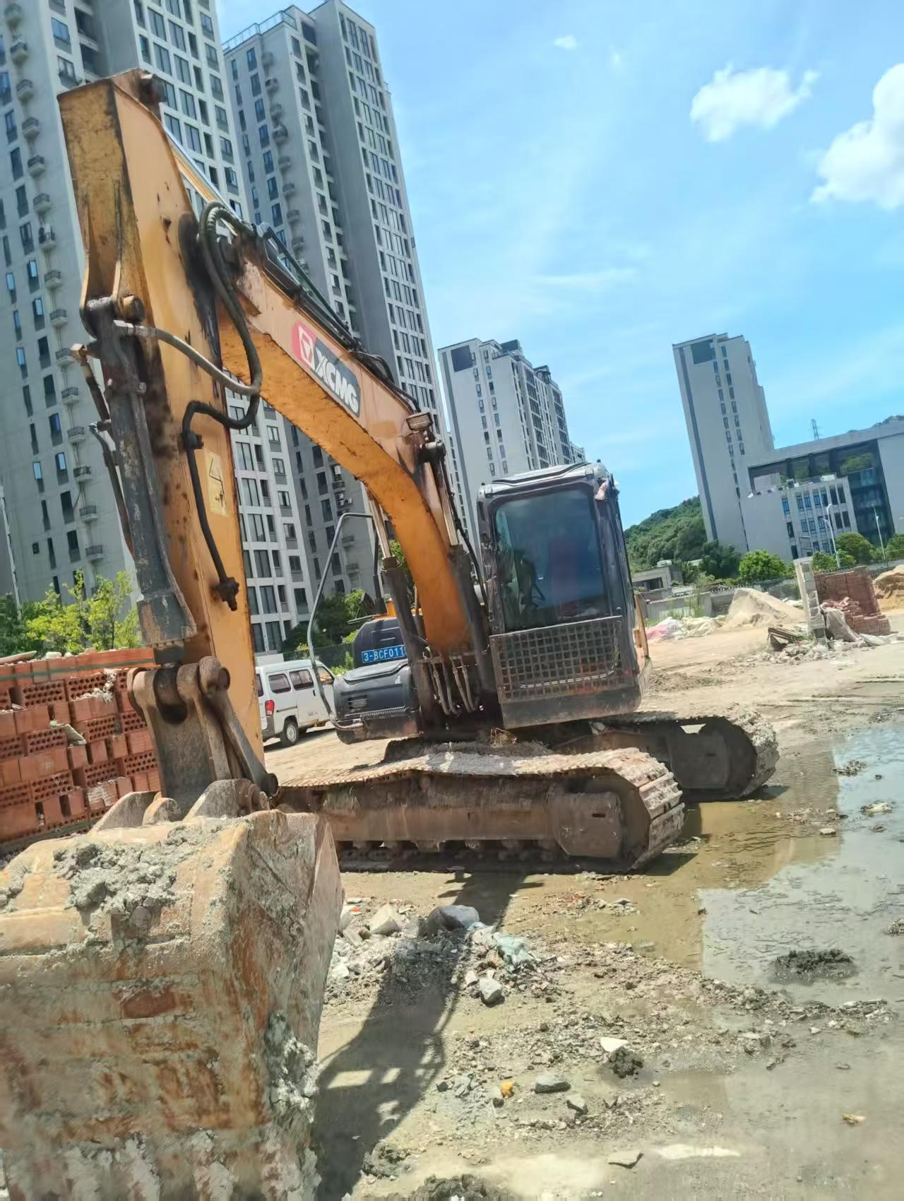 Used XCMG XE135B Excavator 2020 Model / 4