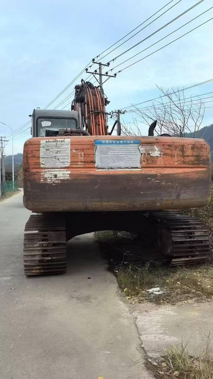 Used Hitachi ZX200-6 Excavator 2016 Model / 3