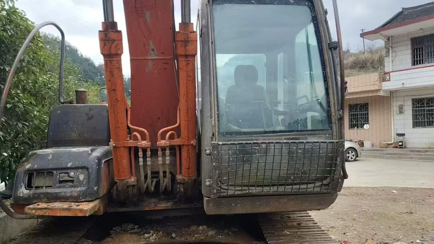 Used Hitachi EX130 Excavator 2012 Model / 4