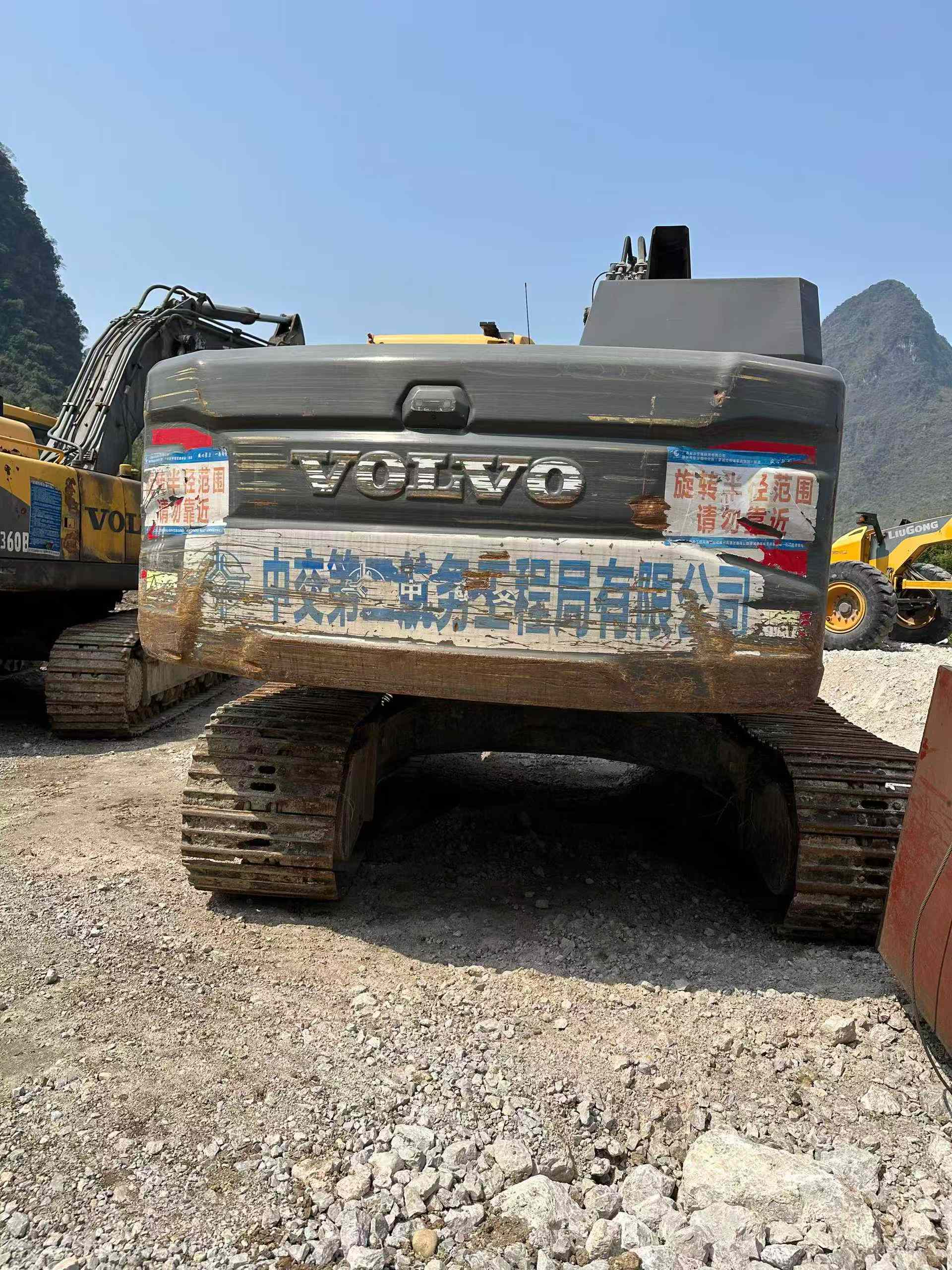 Used Volvo L220E Excavator 2023 Model / 4