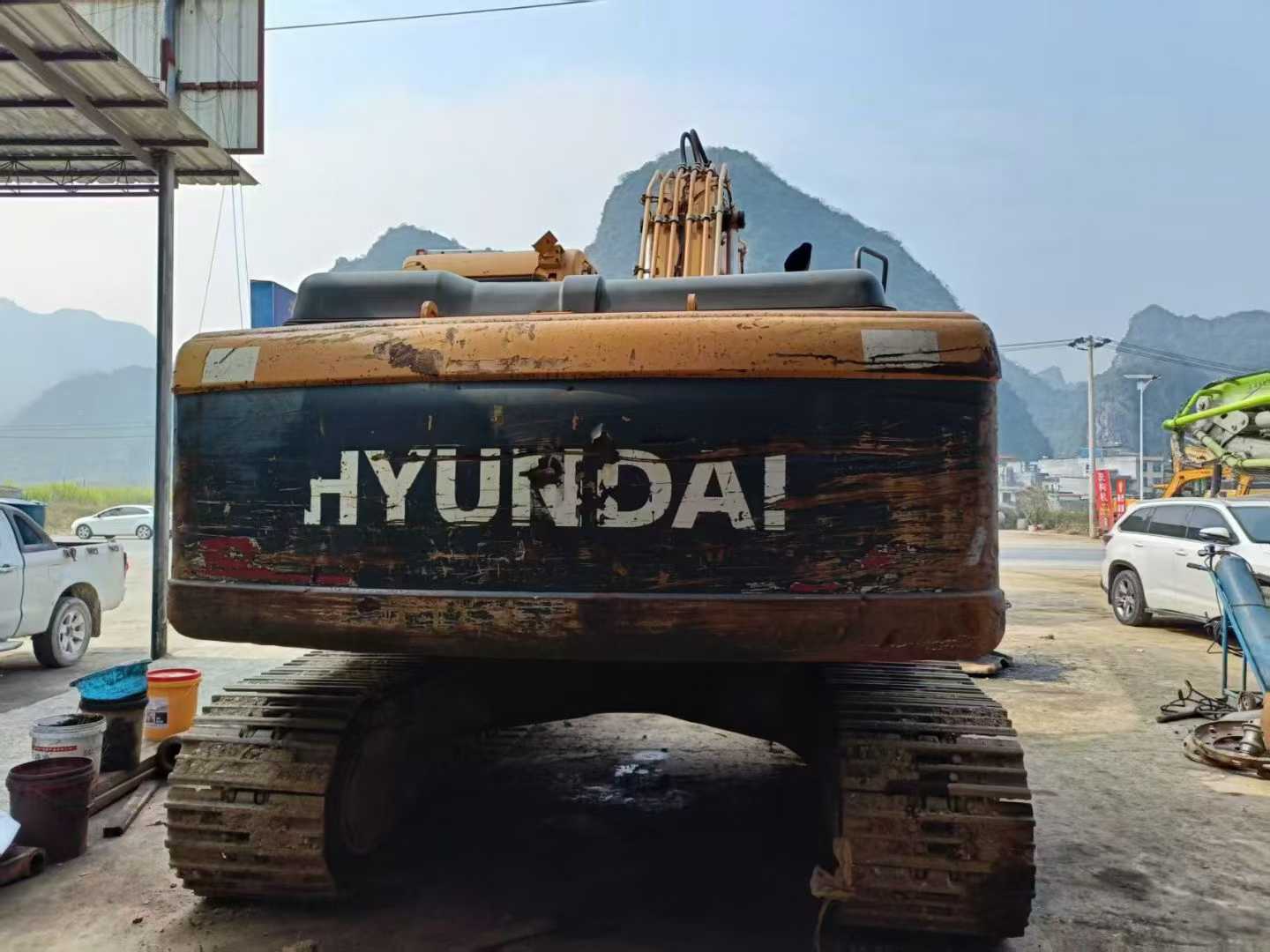 Used Hyundai R225-7 Excavator 2014 Model / 3