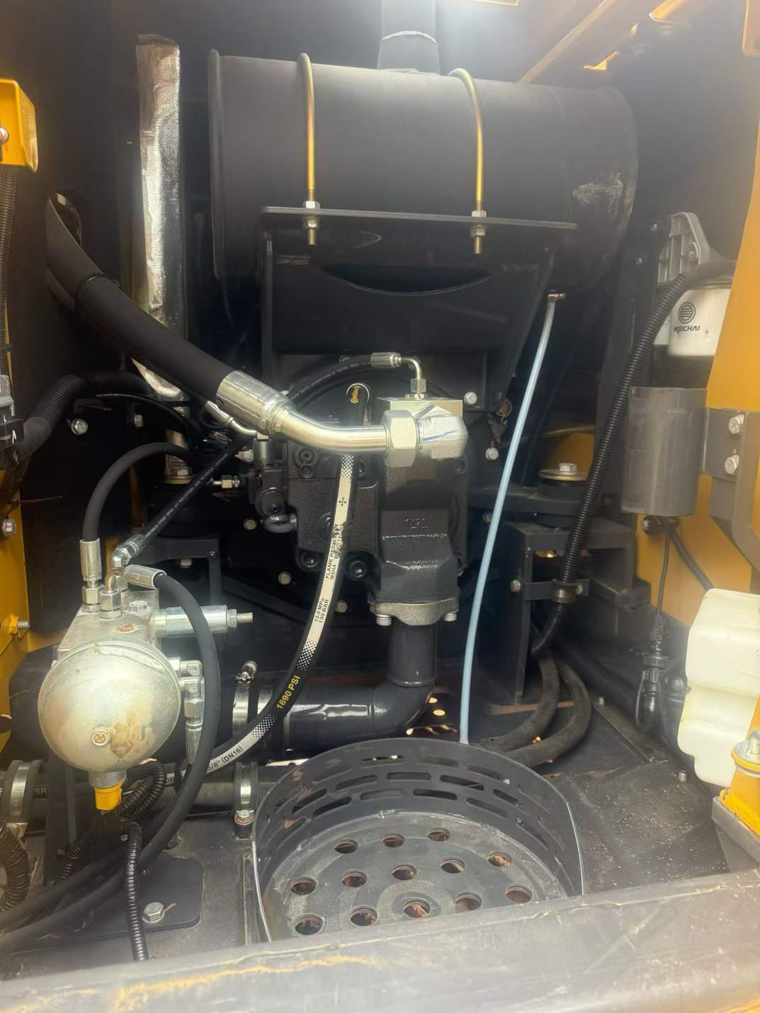 Used XCMG XE75C Excavator 2023 Model / 3