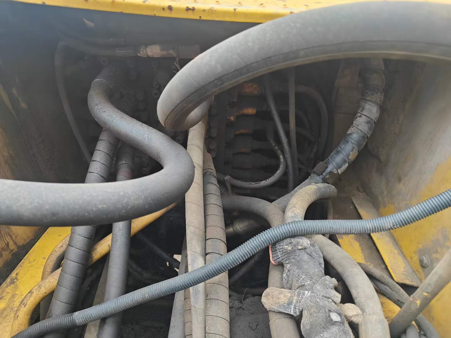 Used Komatsu PC200 Excavator 2010 Model / 7