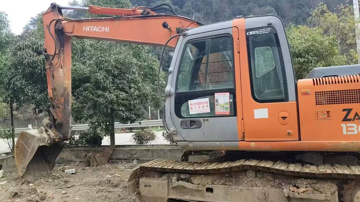 Used Hitachi EX130 Excavator 2012 Model / 3