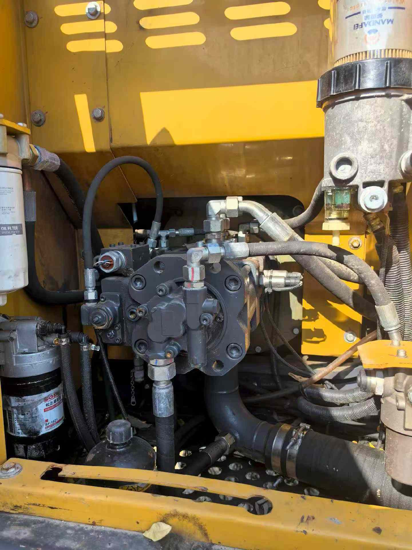 Used XCMG XE135B Excavator 2019 Model / 3