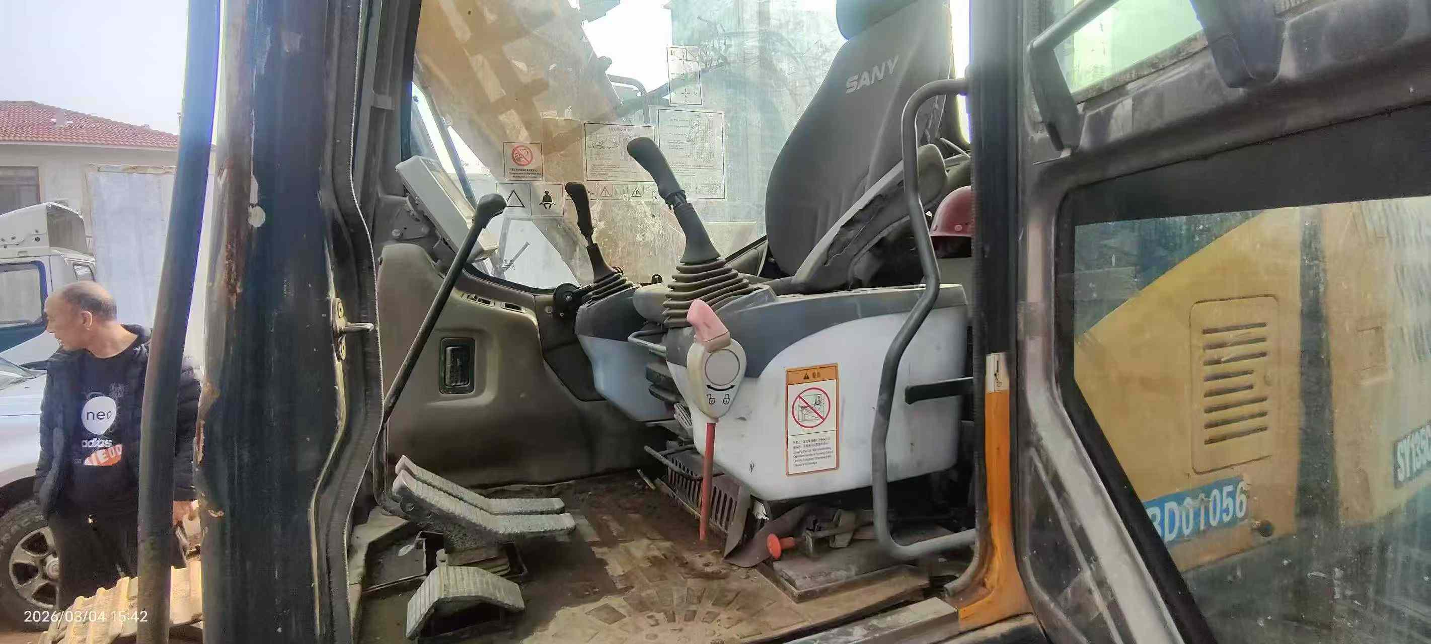 Used Sany SY135 Excavator 2016 Model / 4