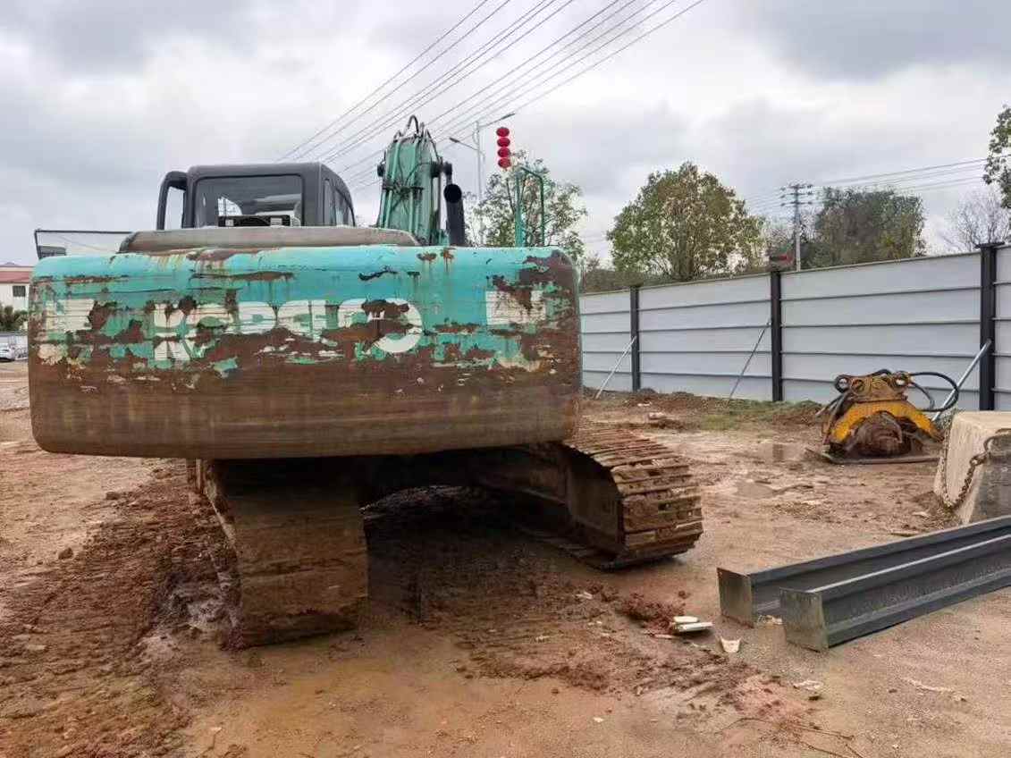 Used Kobelco SK200-10 Excavator 2016 Model / 3