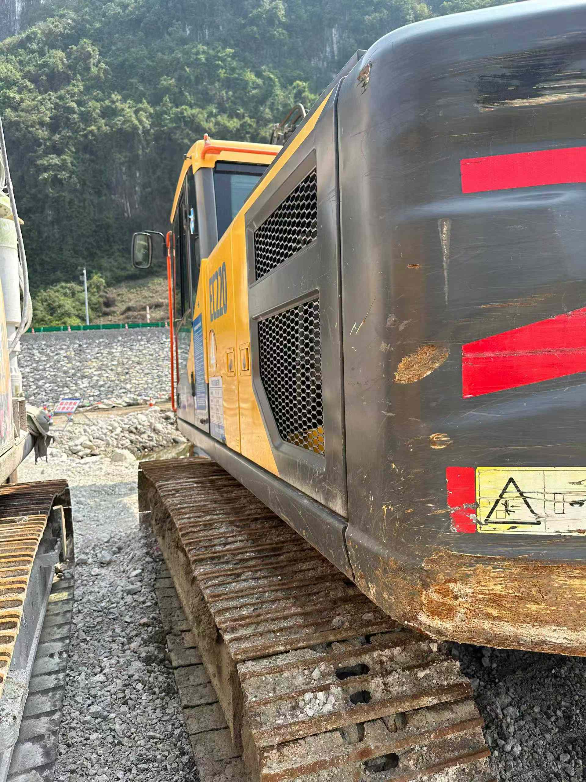 Used Volvo L220E Excavator 2023 Model / 7