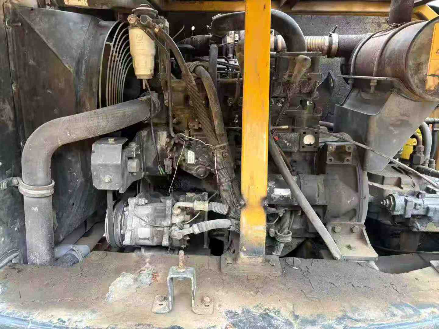 Used XCMG XE85C Excavator 2011 Model / 4