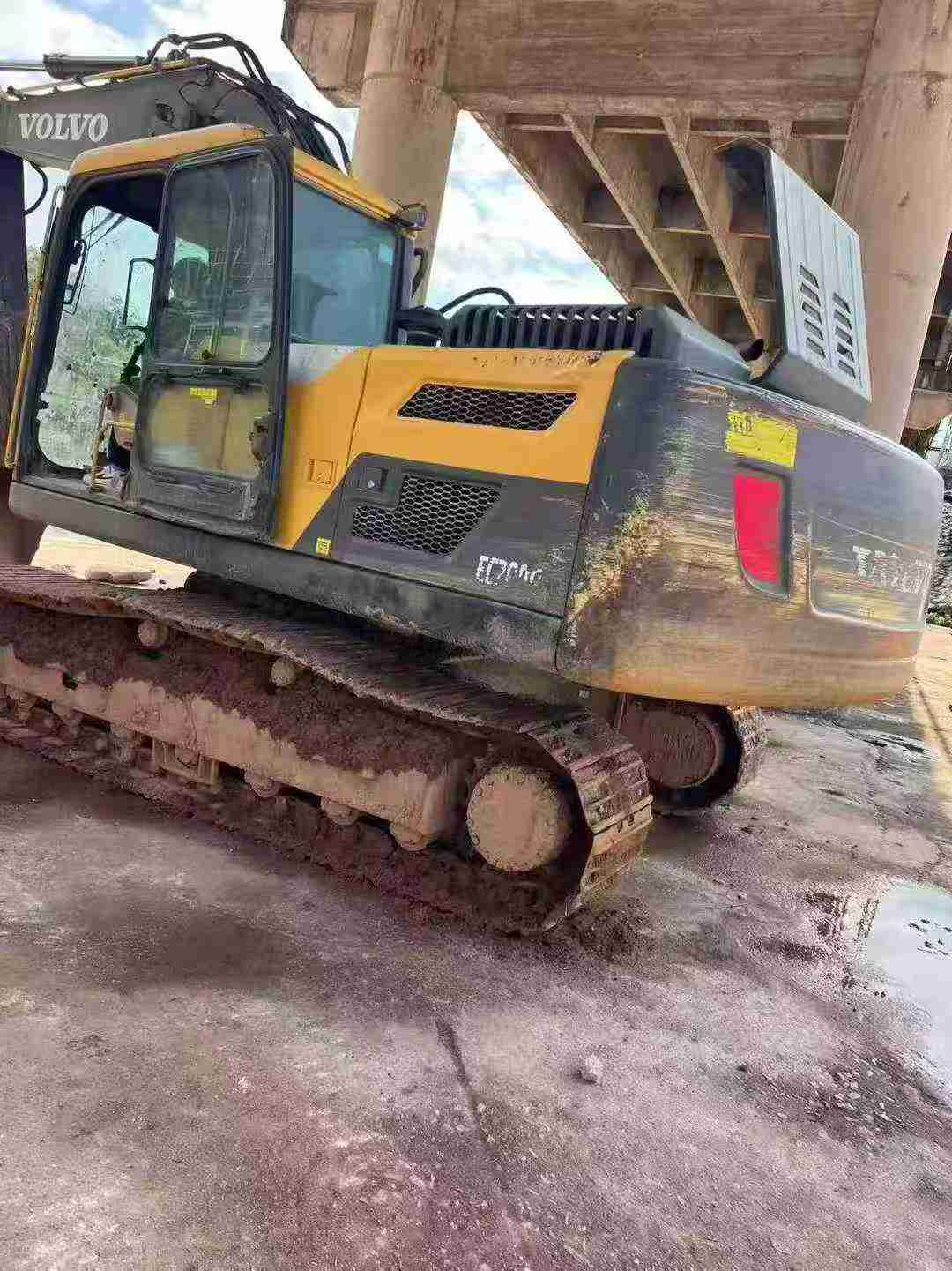 Used Volvo EC200 Excavator 2020 Model / 4