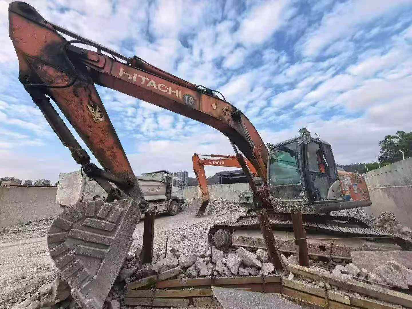 Used Hitachi ZX240 Excavator 2018 Model / 5