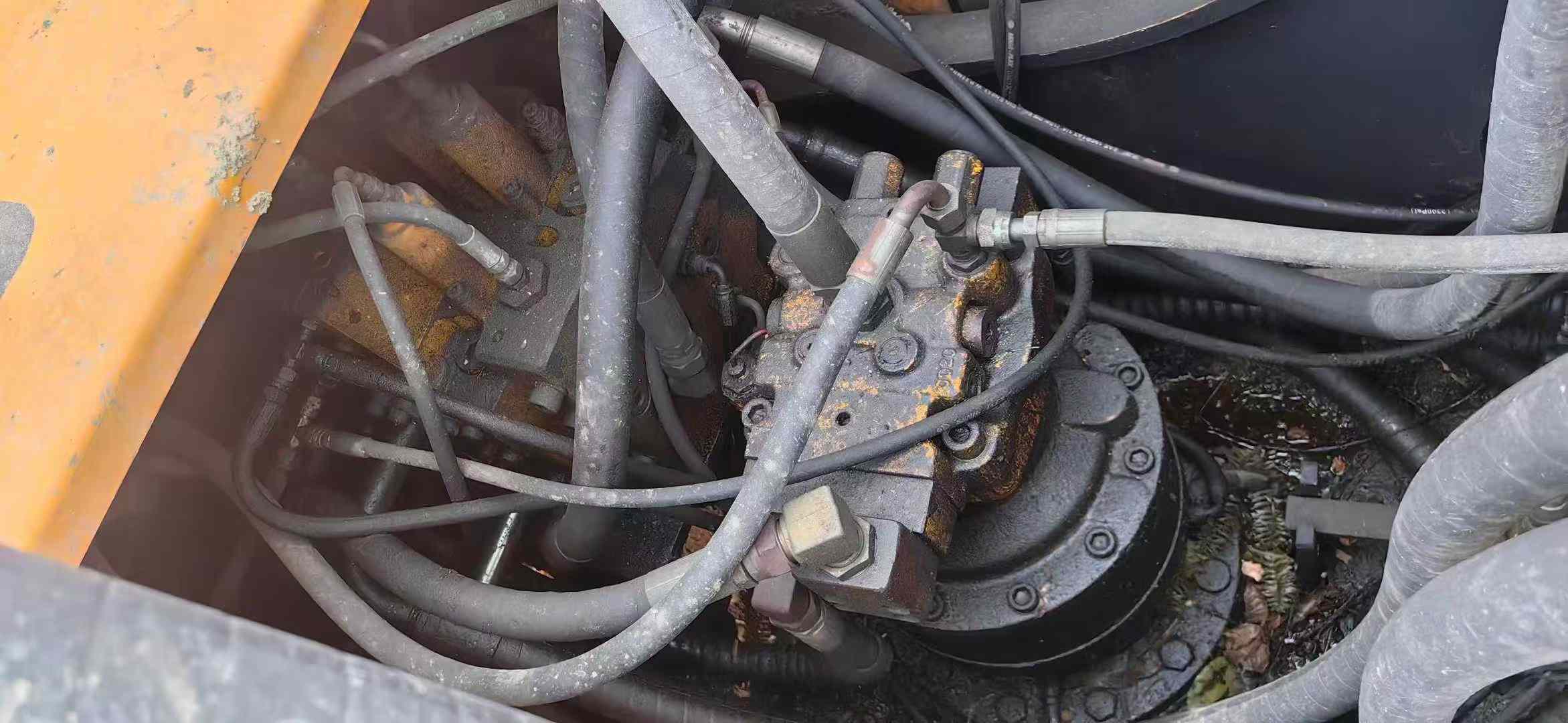 Used Hyundai R225-7 Excavator 2012 Model / 4