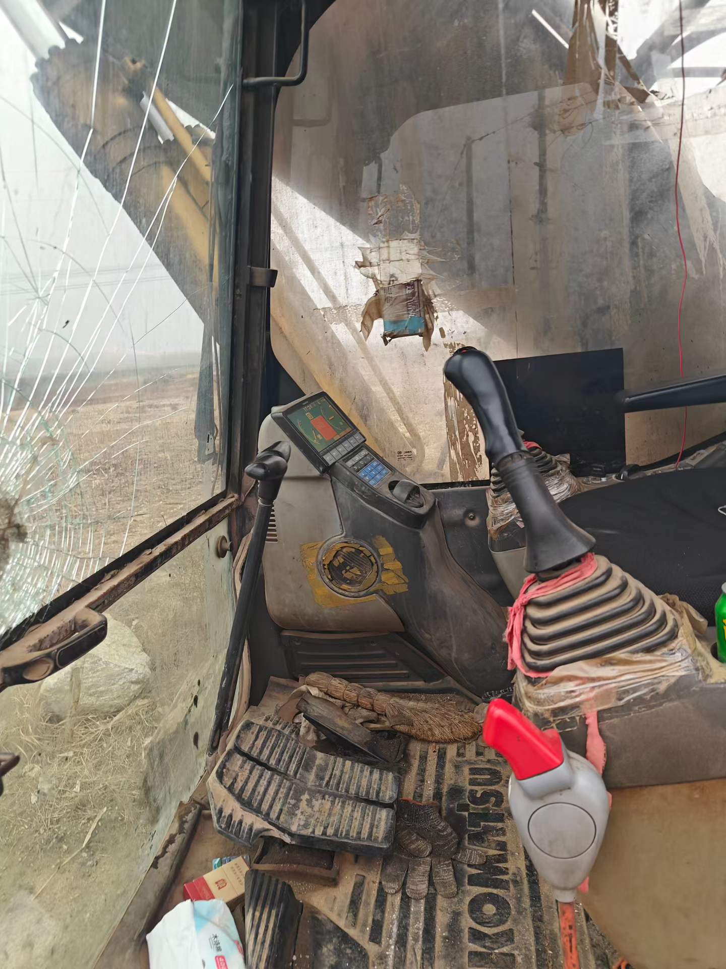 Used Komatsu PC200 Excavator 2010 Model / 9