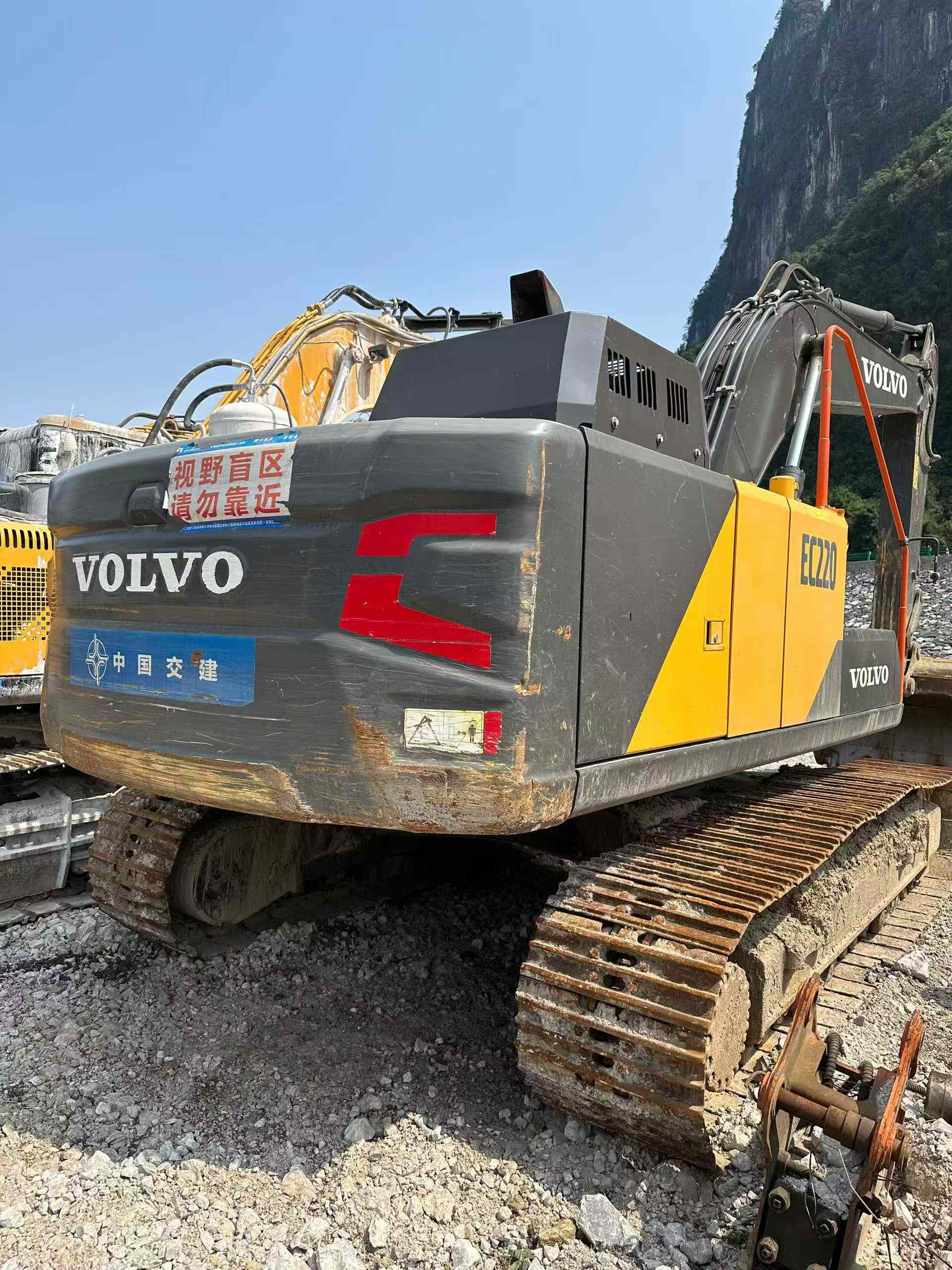 Used Volvo L220E Excavator 2023 Model / 6