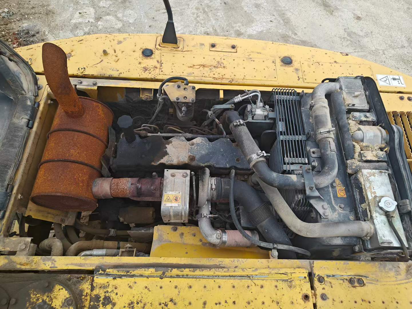 Used Komatsu PC200 Excavator 2010 Model / 8