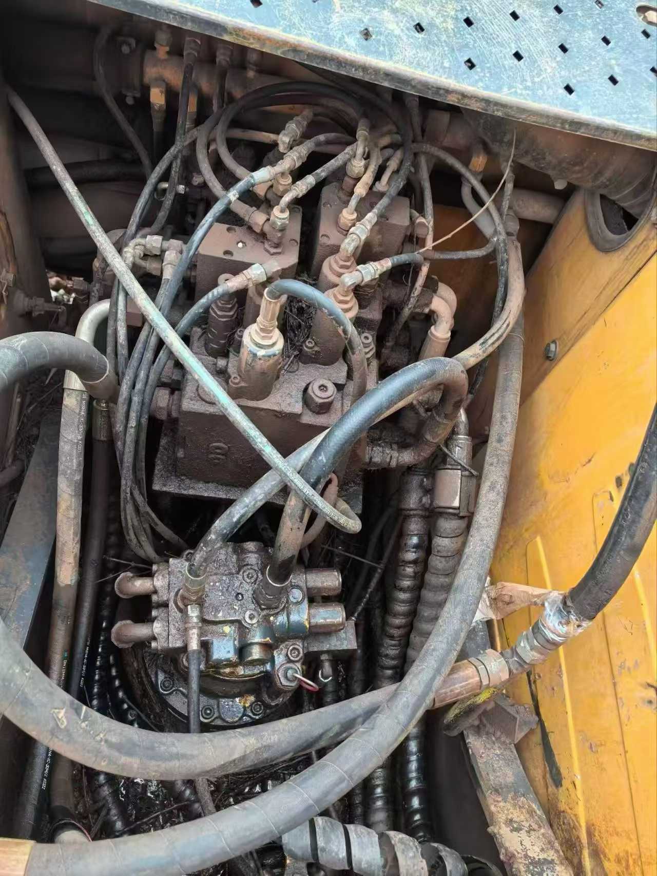 Used Hyundai R150-7 Excavator 2014 Model / 4