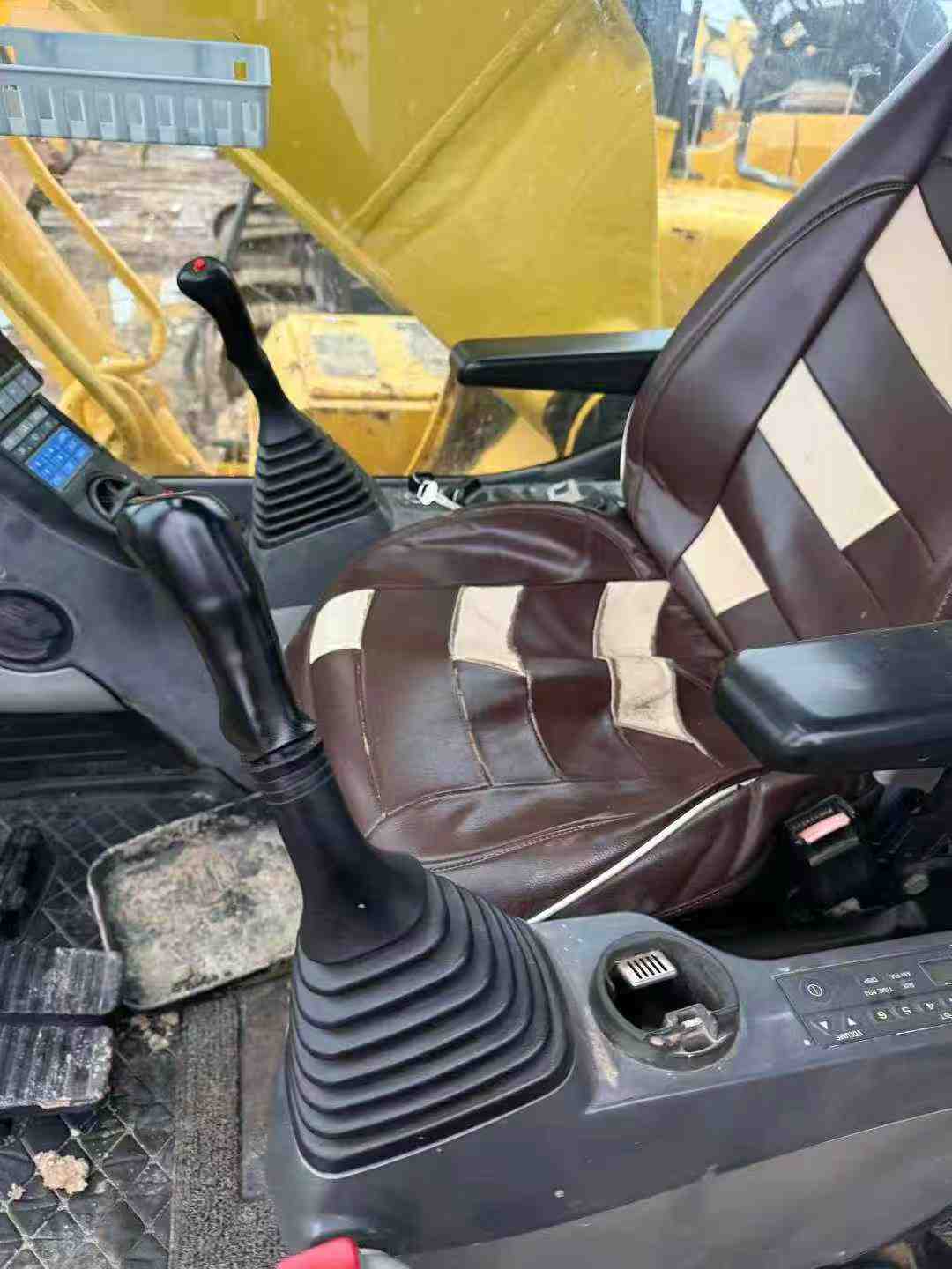 Used Komatsu PC200-8 Excavator 2017 Model / 7
