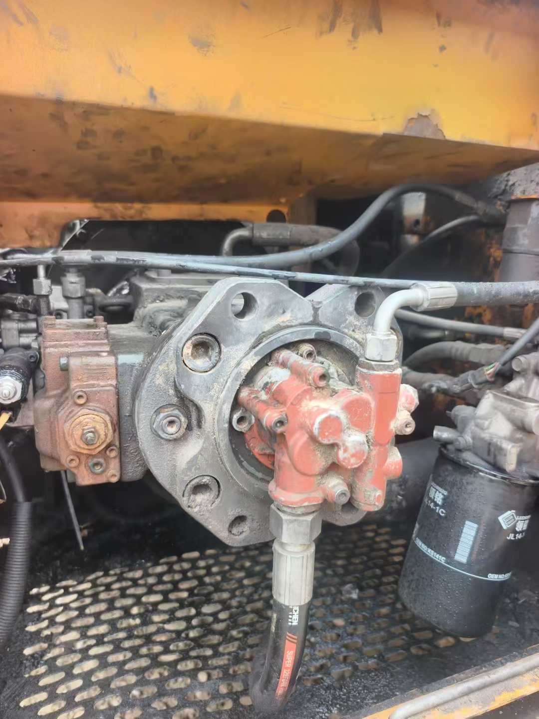 Used Sany SY215C Excavator 2011 Model / 4