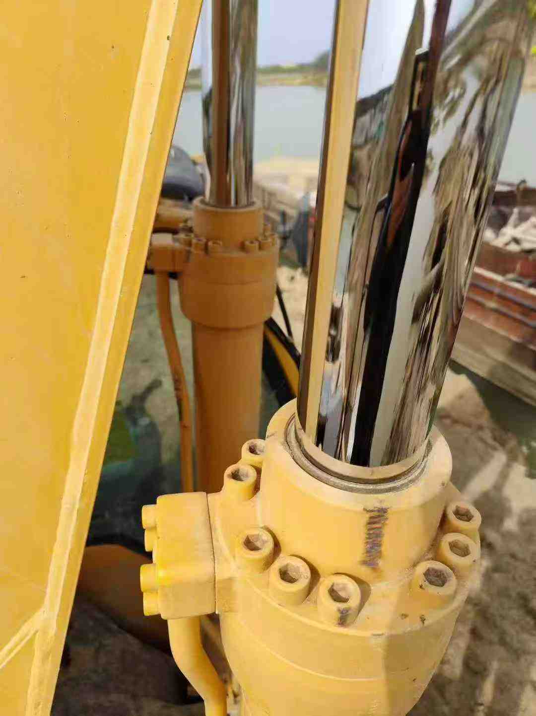 Used Hyundai R275LVS Excavator 2014 Model / 3