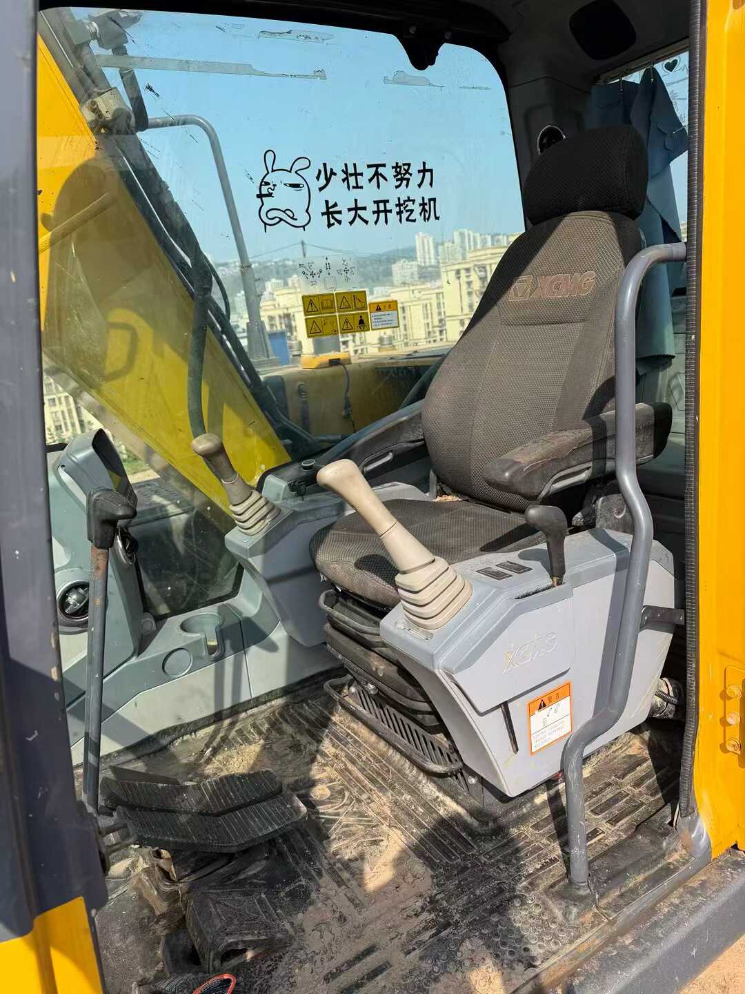 Used XCMG XE135B Excavator 2016 Model / 4