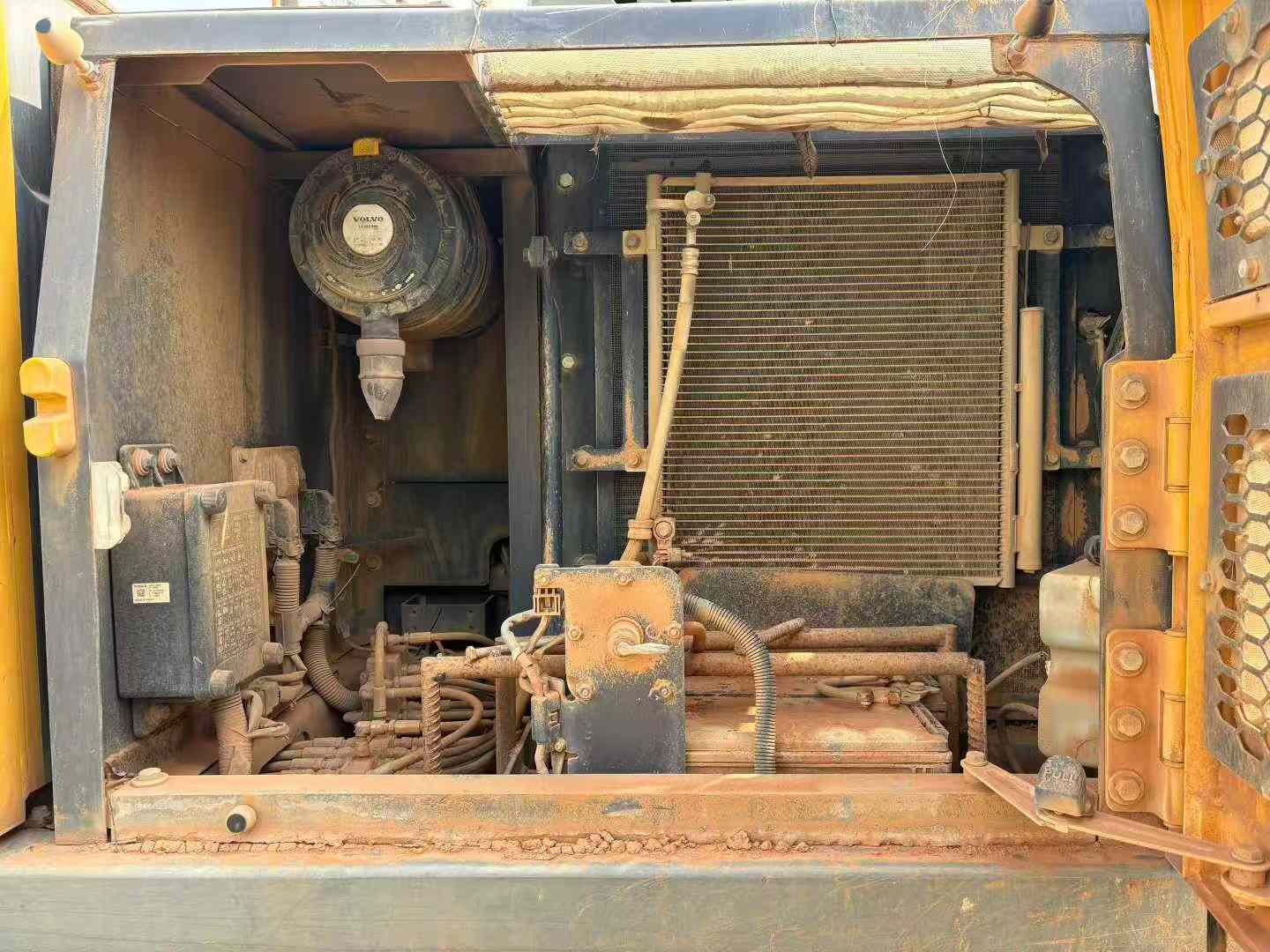 Used Volvo L120E Excavator 2019 Model / 8