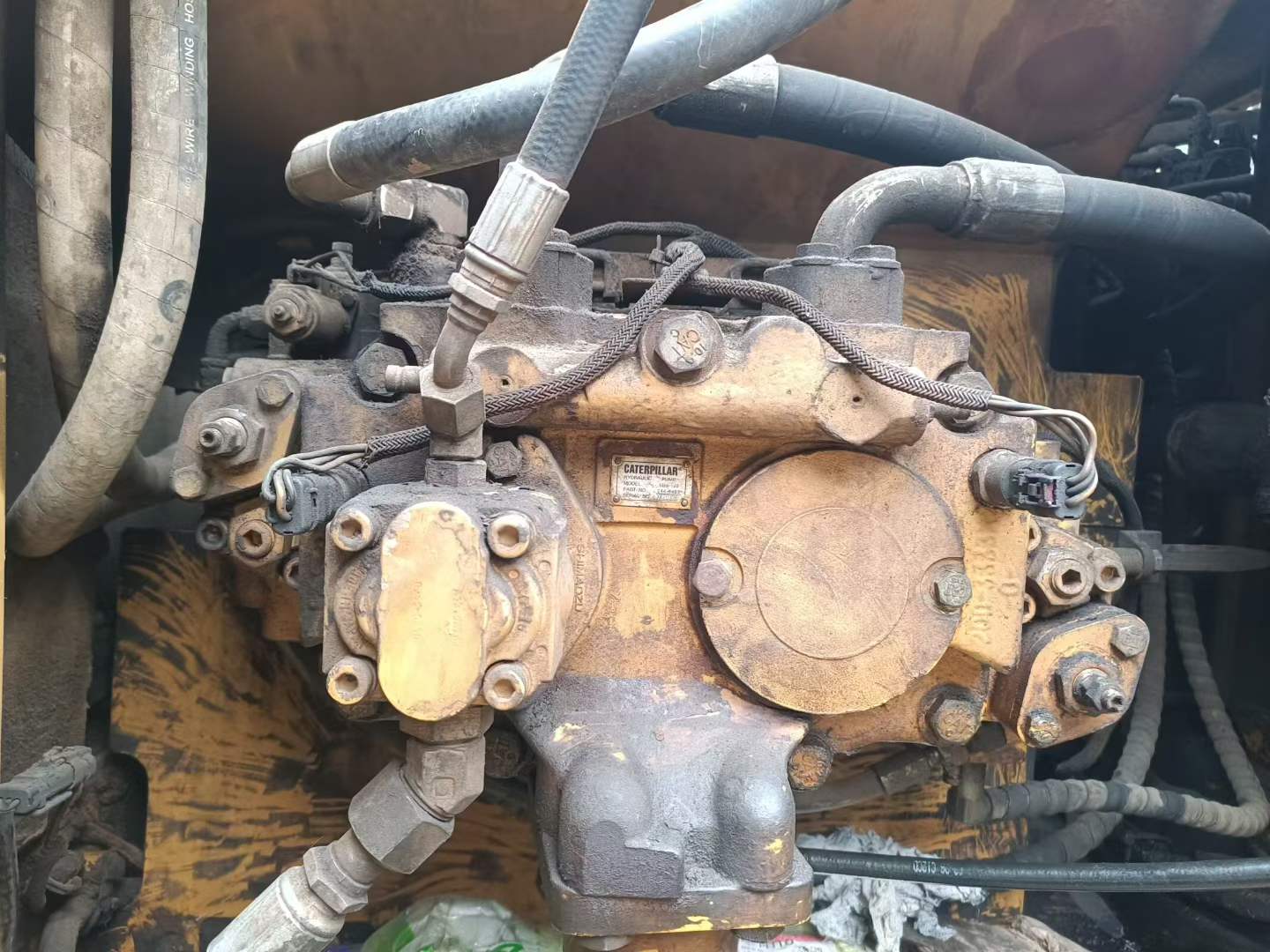 Used Caterpillar 323 Excavator 2012 Model / 9