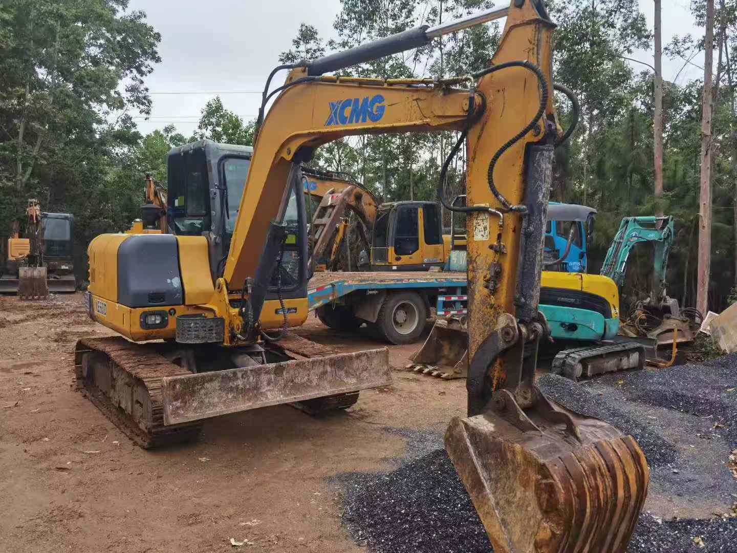 Compre Escavadeira XCMG XE60D Usada / 2