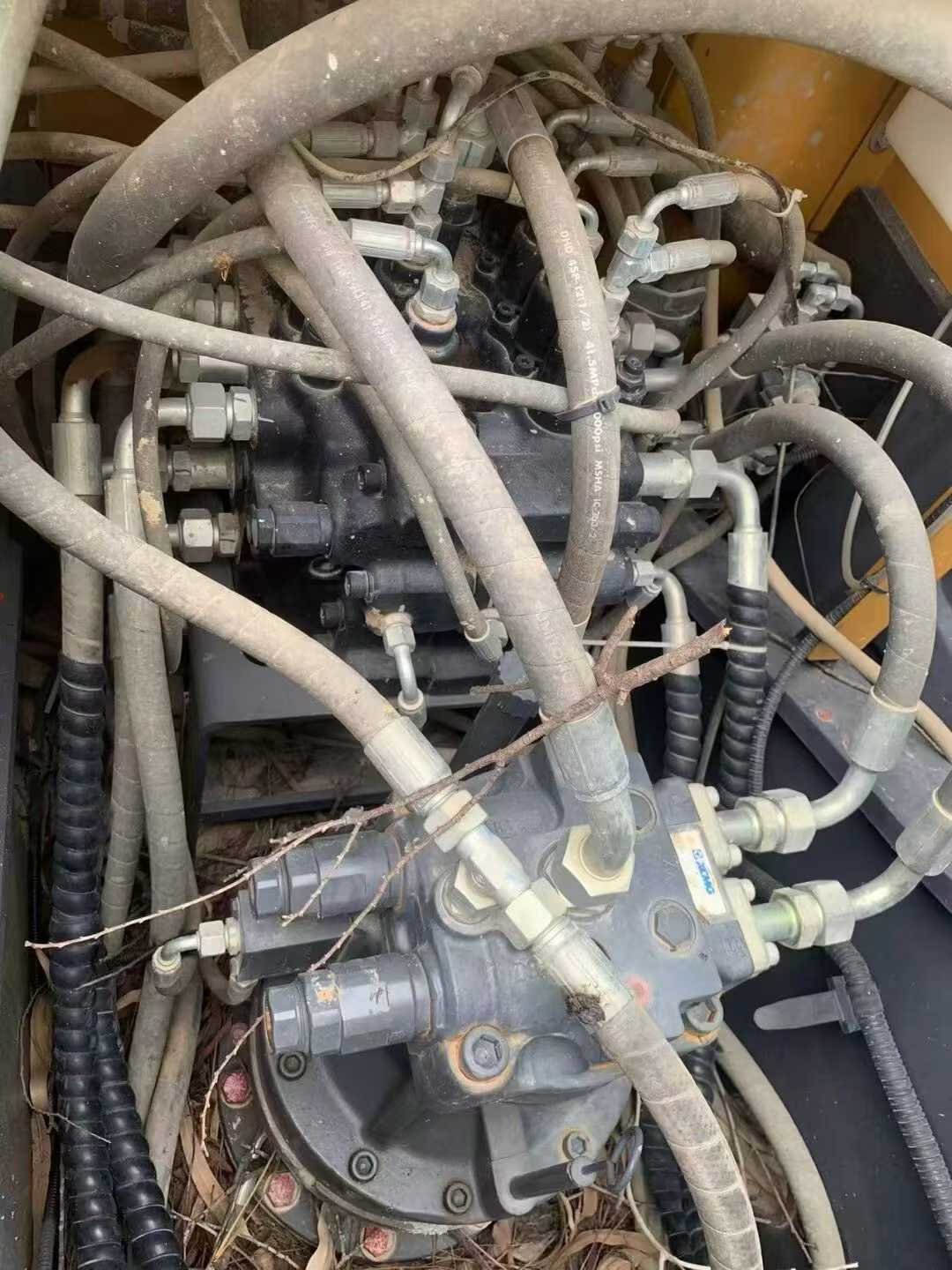 Used XCMG XE135B Excavator 2021 Model / 4