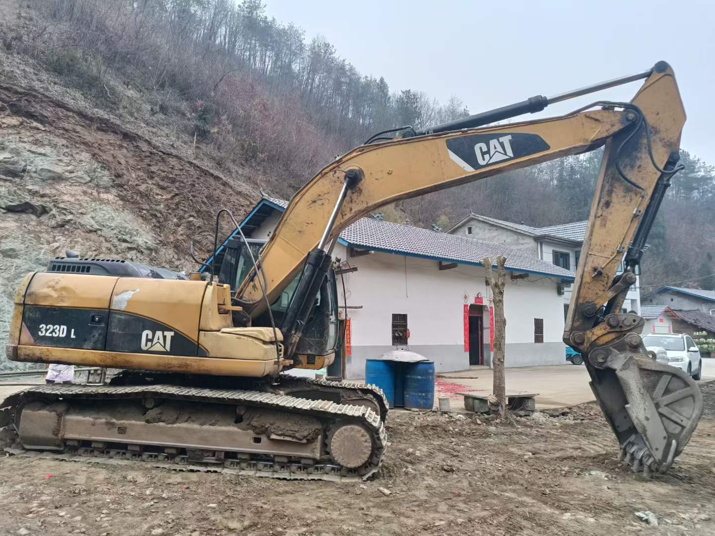 Used Caterpillar 323 Excavator 2012 Model / 2