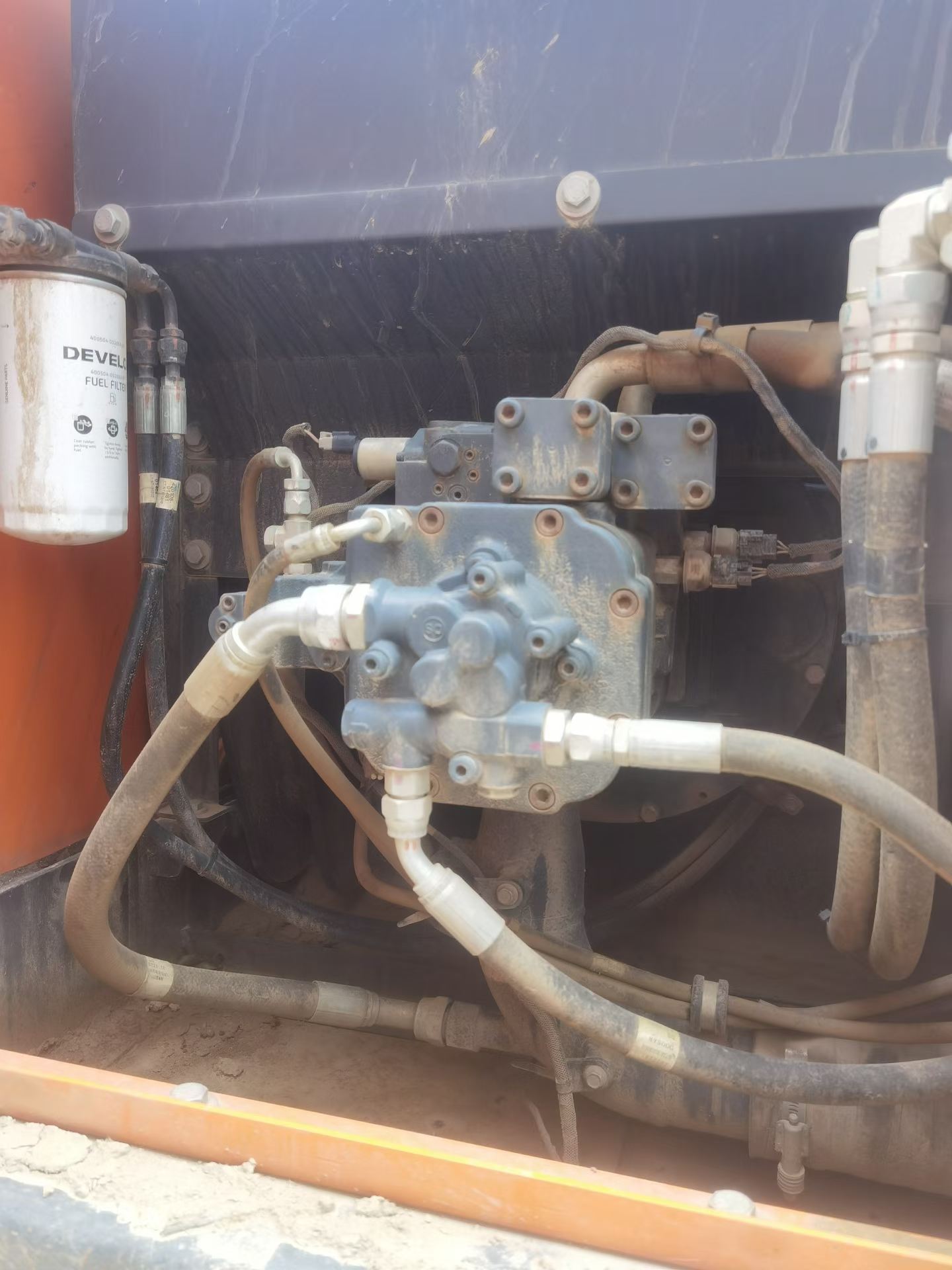 Compre Escavadeira Doosan DH215-7 Usada / 4