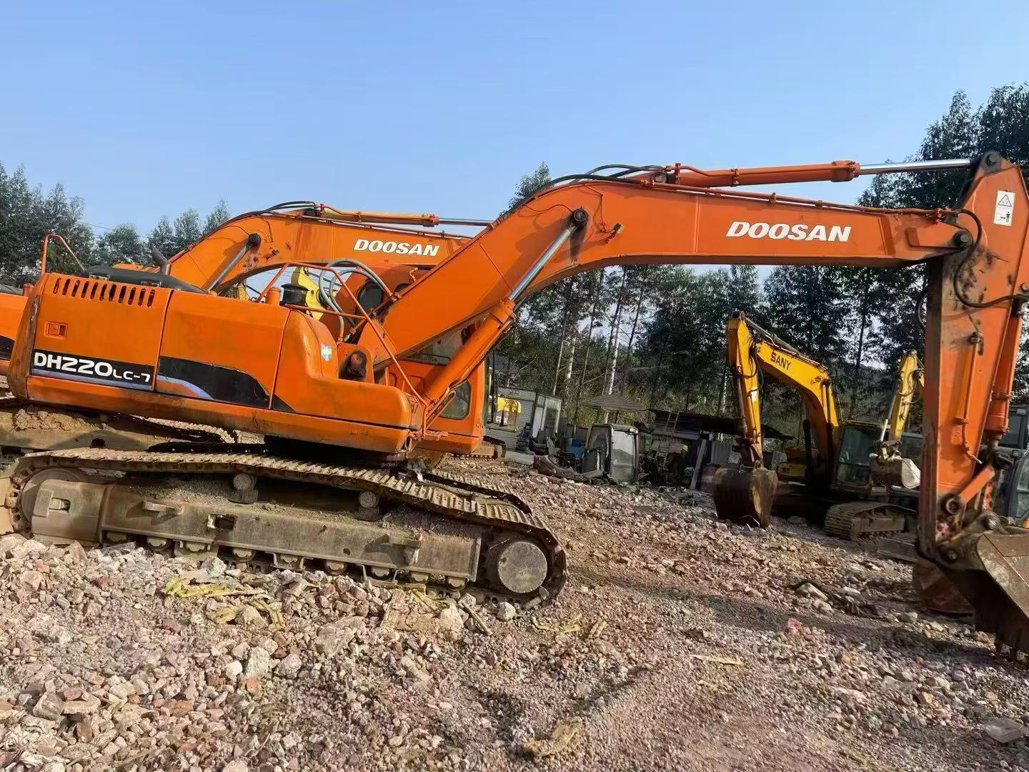 Used Doosan DH215-7 Excavator 2016 Model / 3