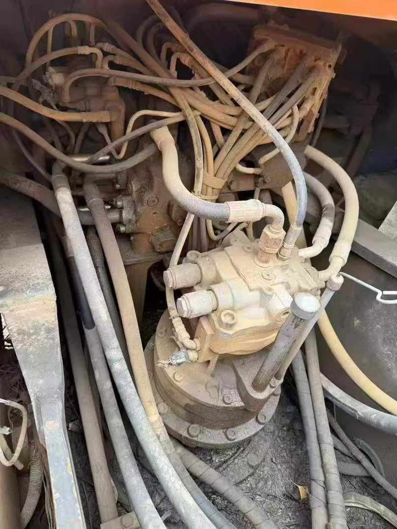 Used Hitachi ZX200-5G Excavator 2016 Model / 5