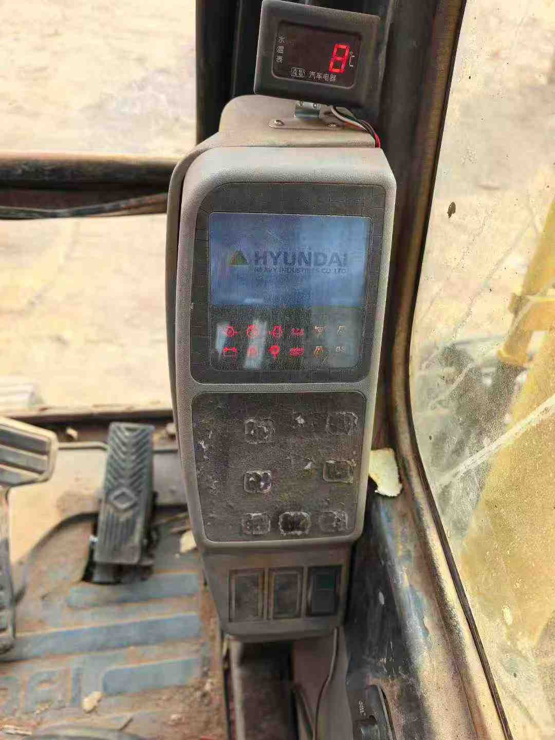 Used Hyundai R80G Excavator 2015 Model / 7