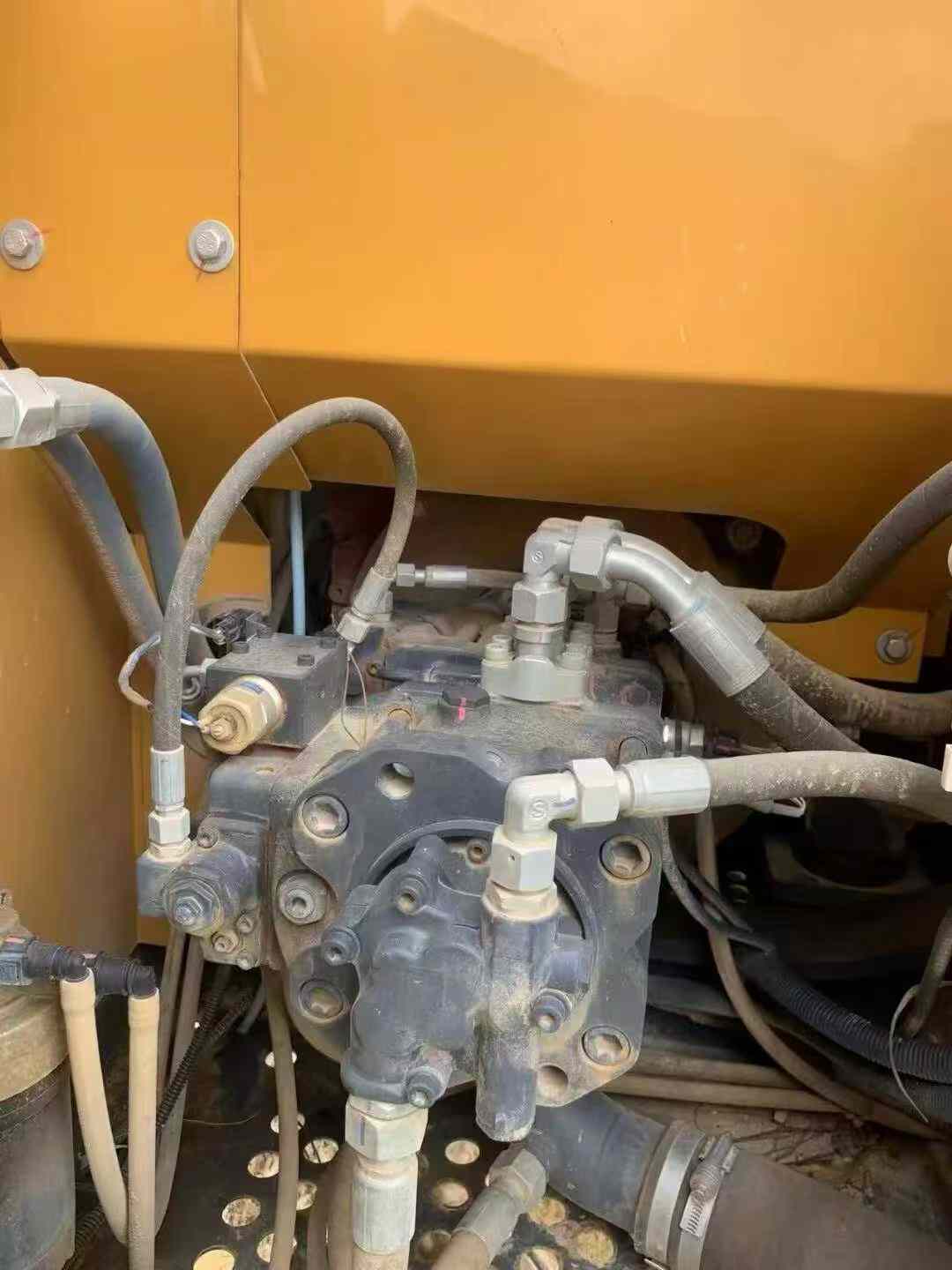 Compre Excavadora XCMG XE135B Usada / 4