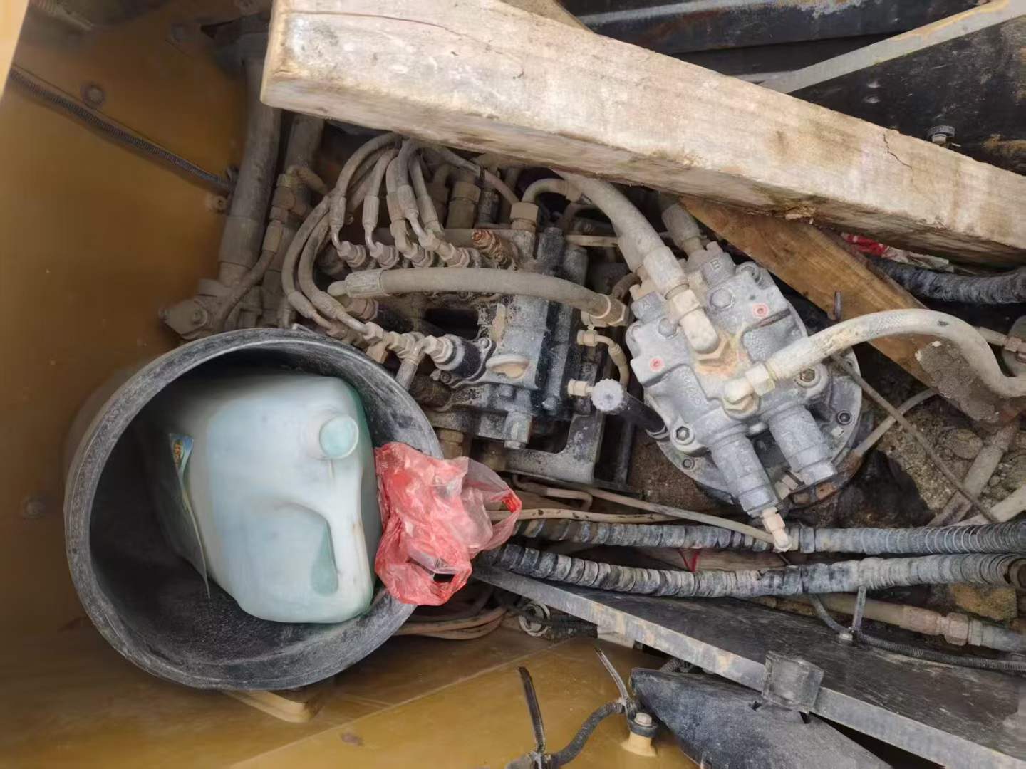 Used XCMG XE135B Excavator 2023 Model / 4