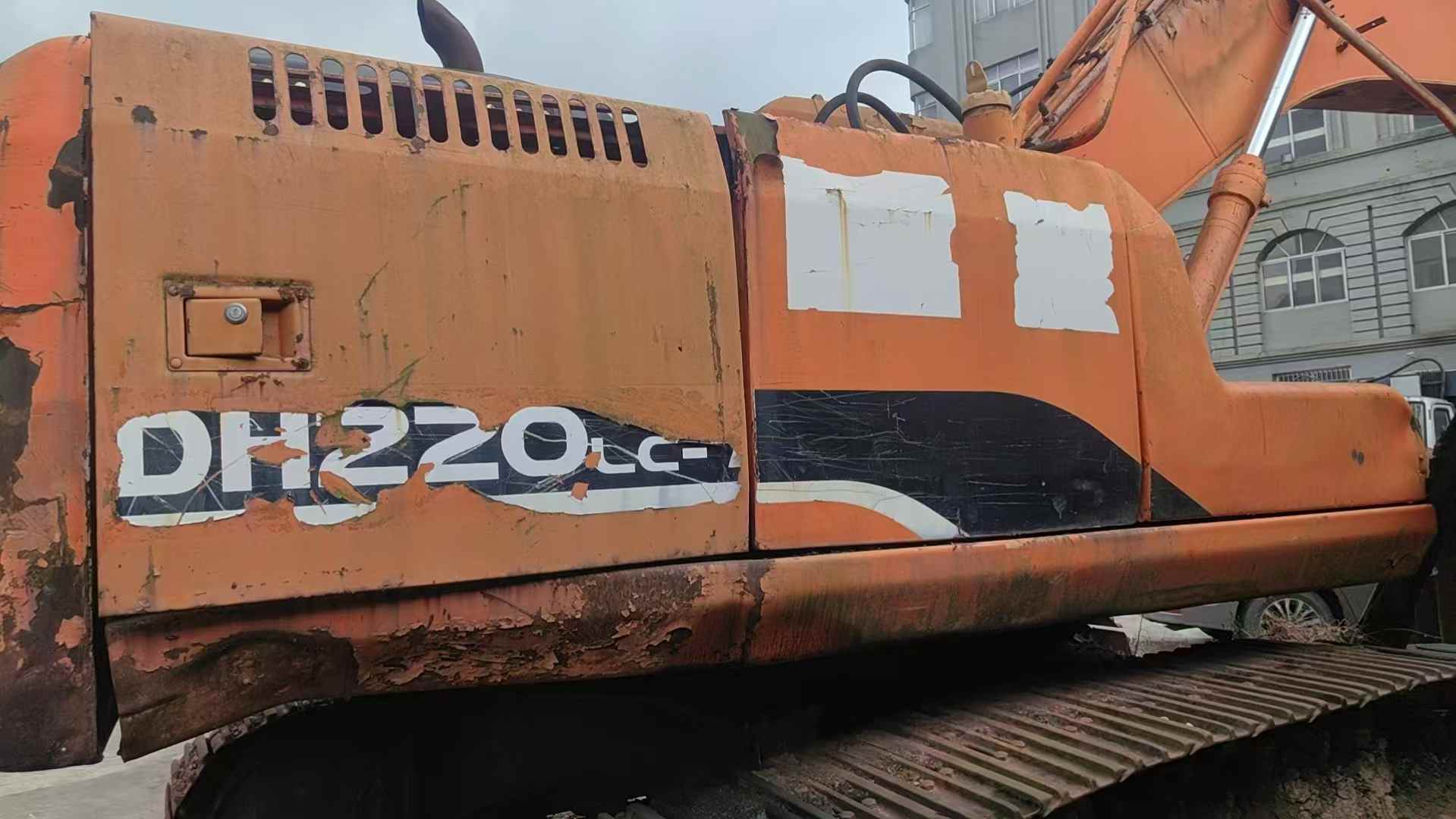 Compre Escavadeira Doosan DH220-7 Usada / 2