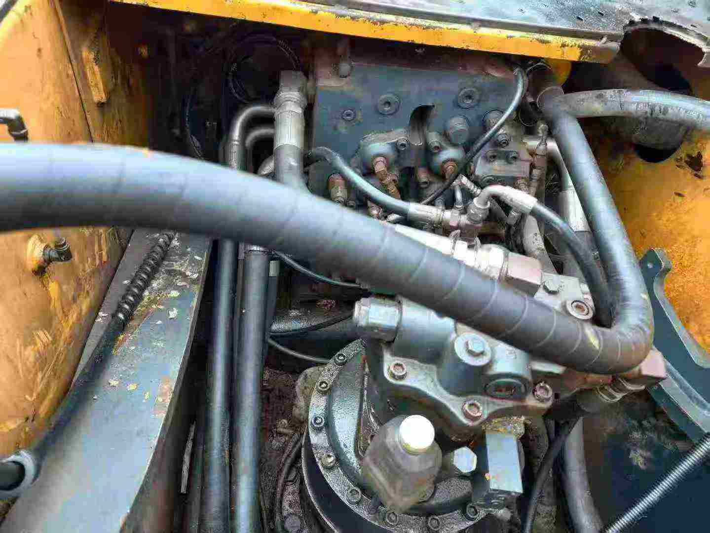 Used Hyundai R385LC-9 Excavator 2016 Model / 4