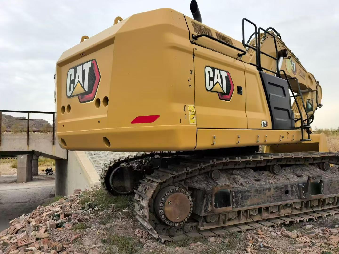 Used Caterpillar 374D Excavator 2016 Model / 3