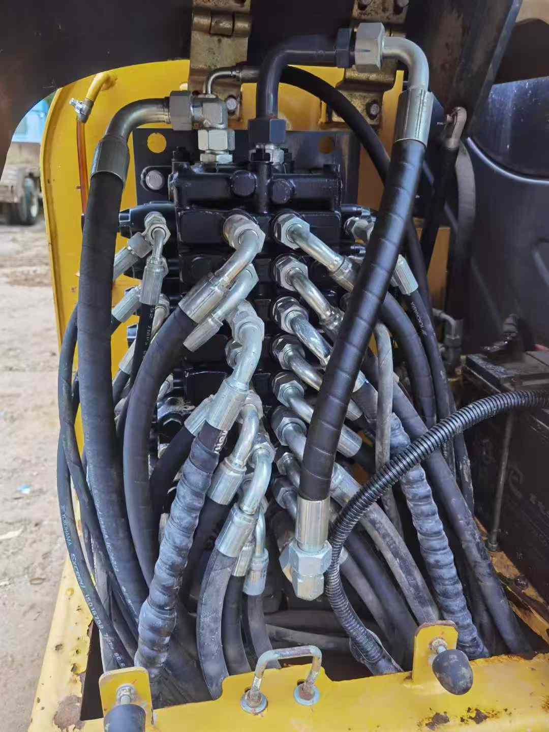 Compre Escavadeira XCMG XE60D Usada / 6