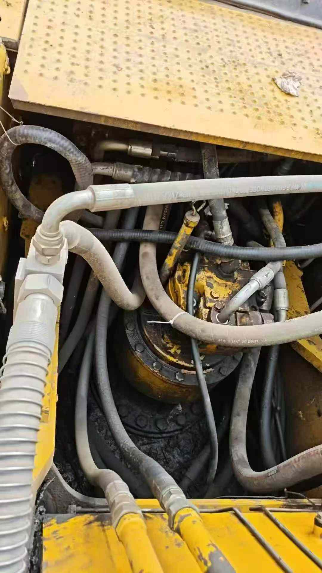 Used Caterpillar 330B Excavator 2017 Model / 3