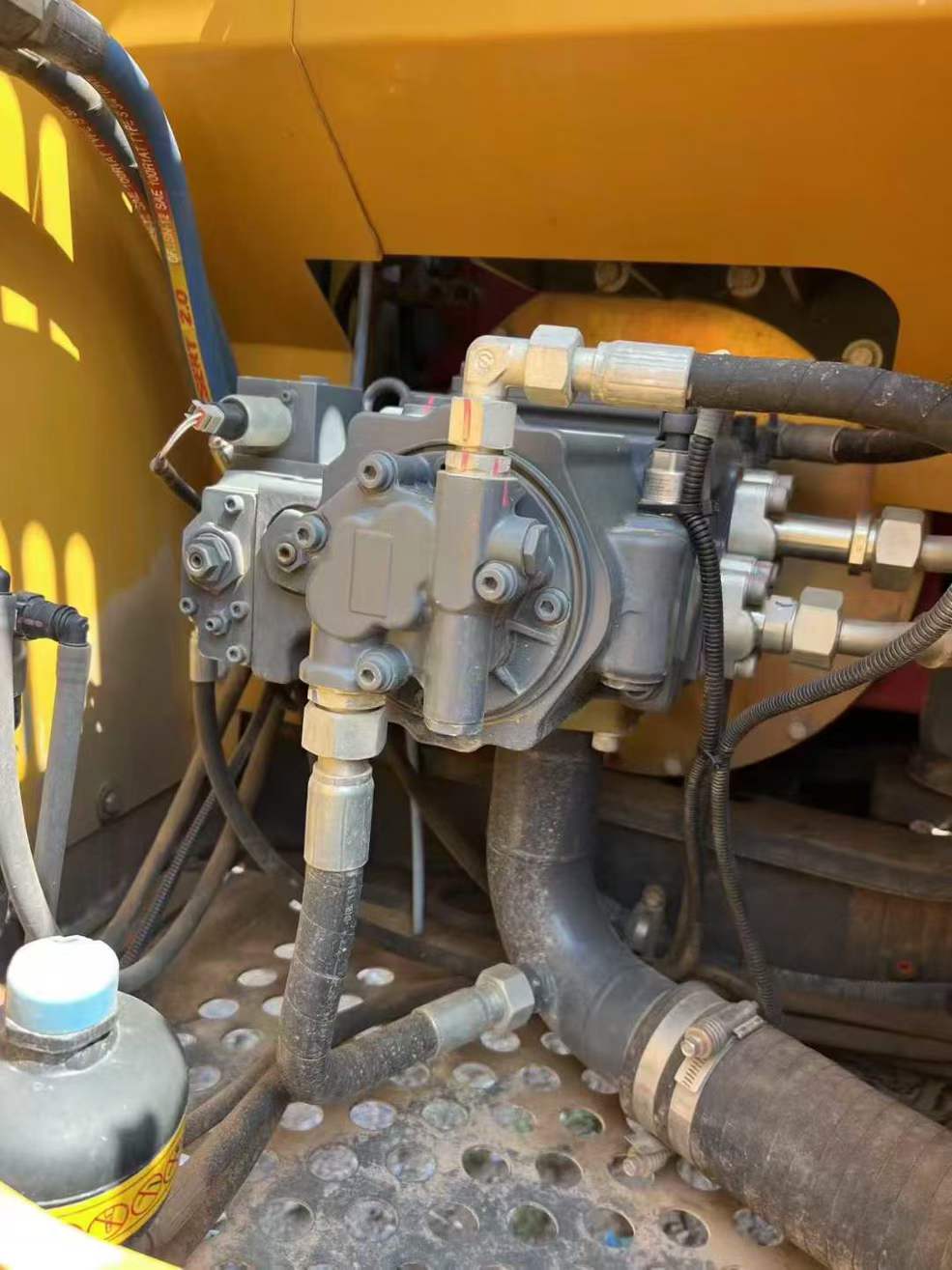 Used XCMG XE135B Excavator 2022 Model / 8