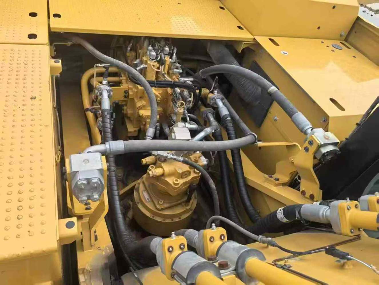 Used Caterpillar 350L Excavator 2023 Model / 3