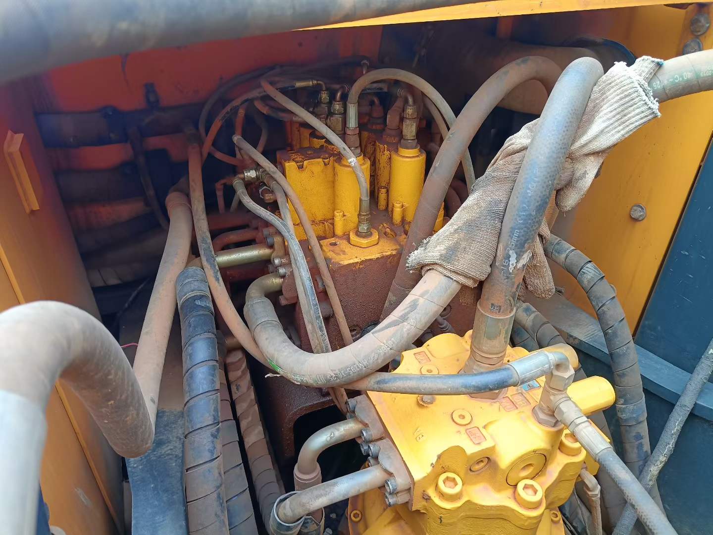 Used Hyundai R215-7 Excavator 2018 Model / 7