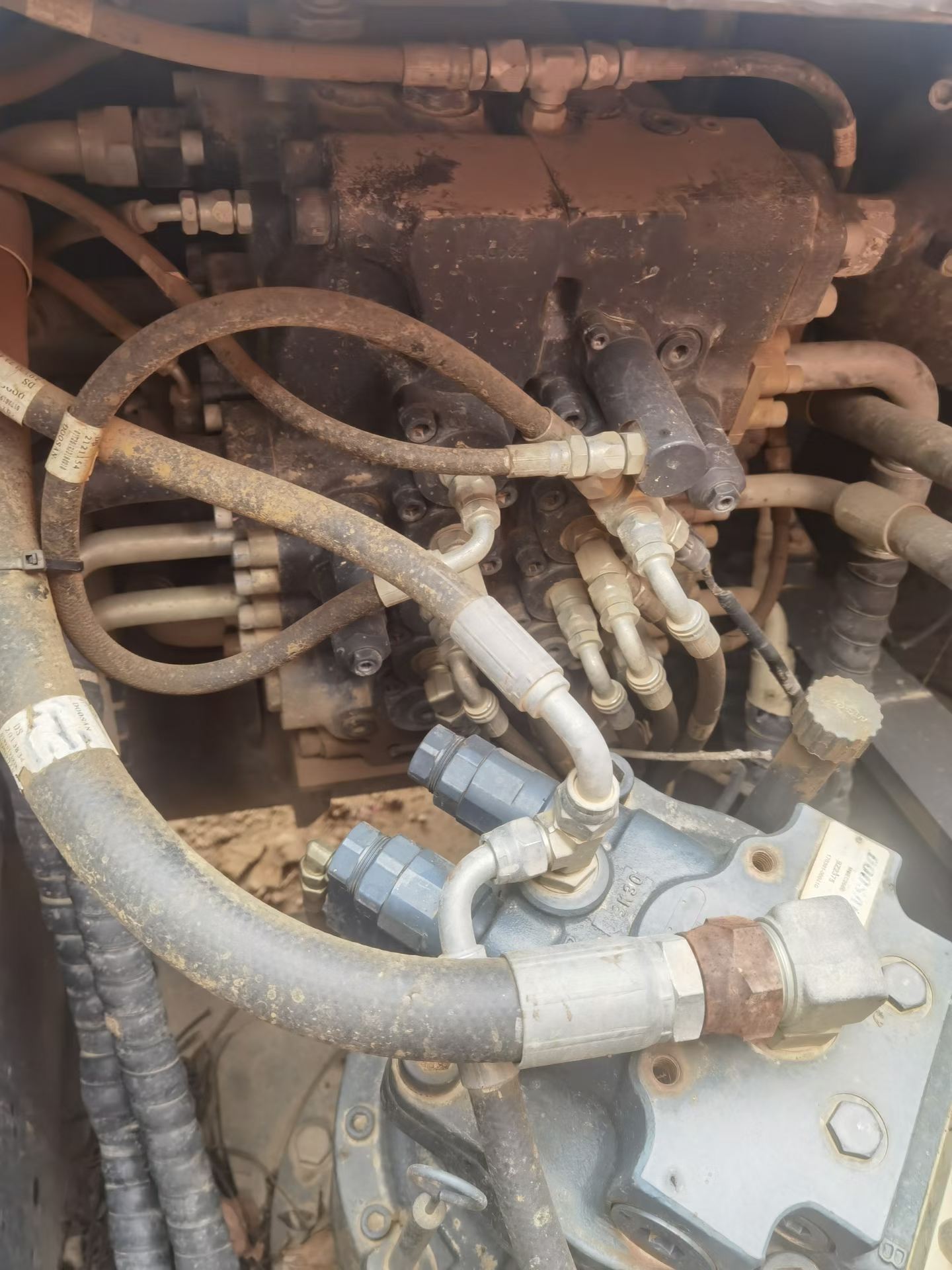 Compre Escavadeira Doosan DH215-7 Usada / 5